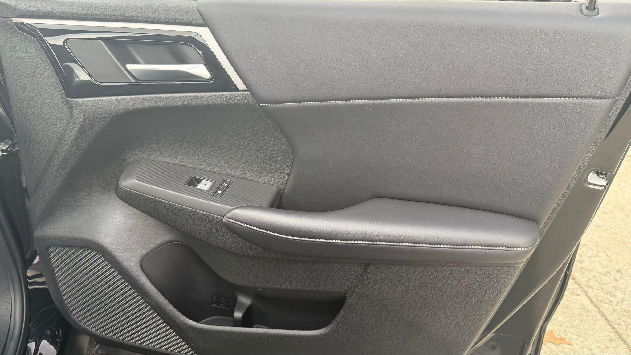 Mitsubishi Outlander PHEV  2024