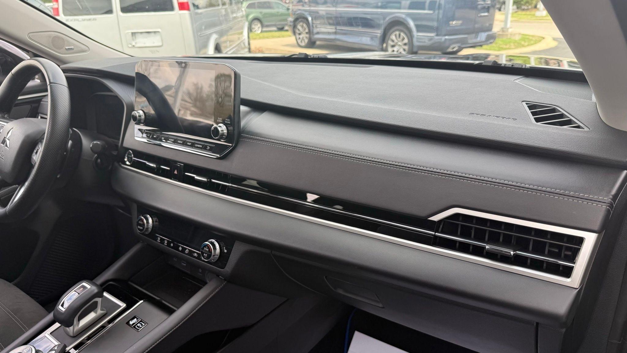 Mitsubishi Outlander PHEV  2024