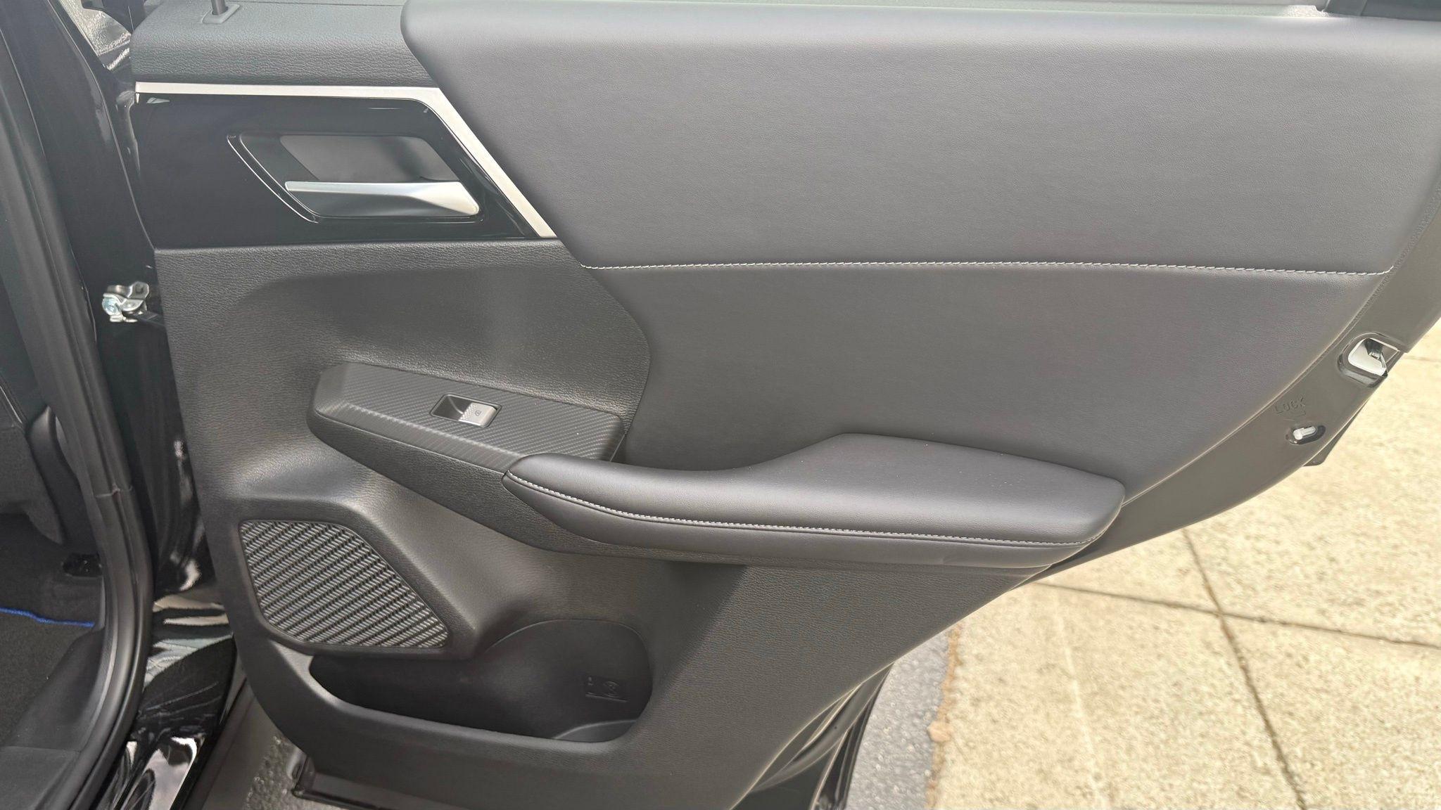 Mitsubishi Outlander PHEV  2024