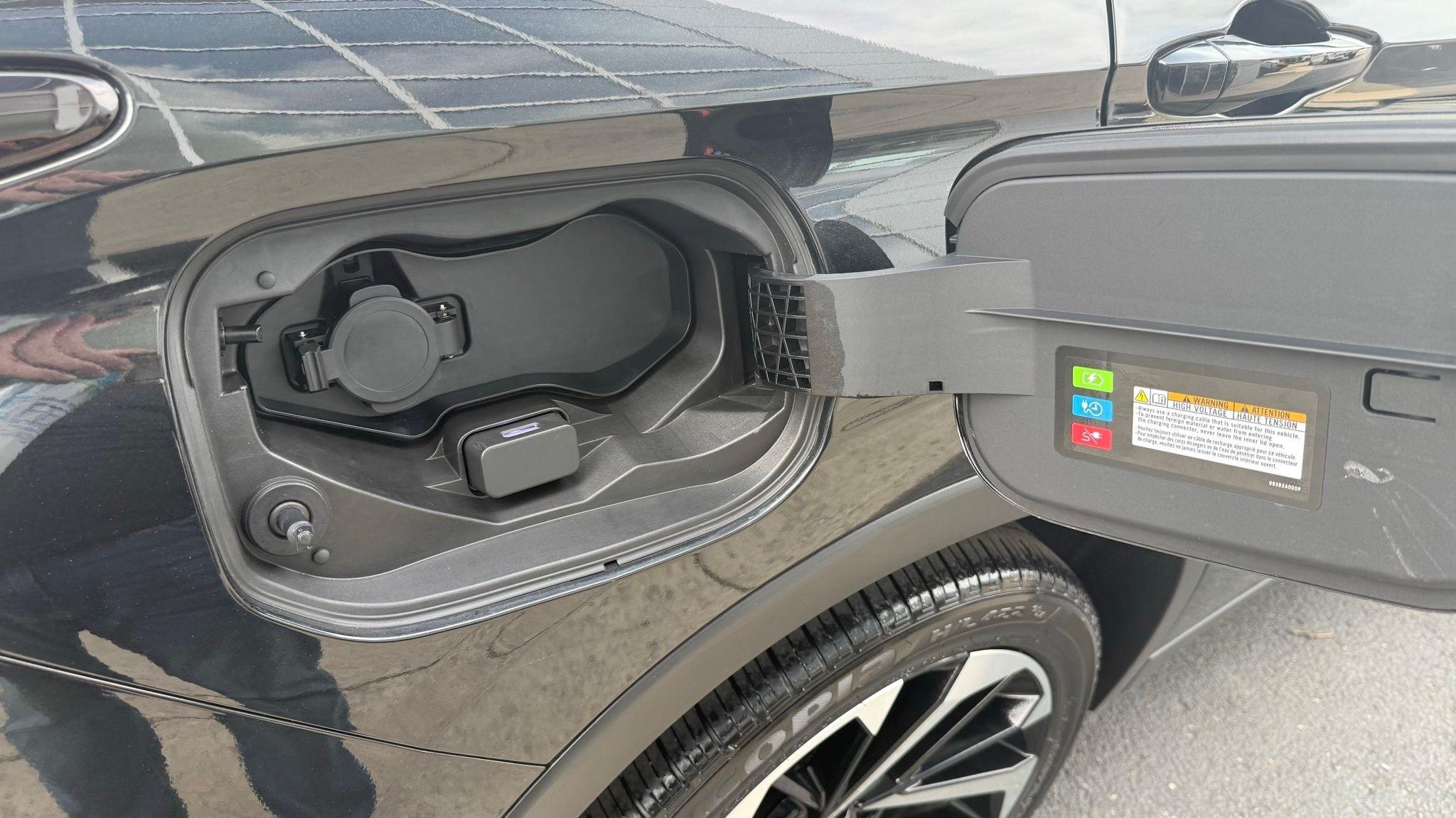 Mitsubishi Outlander PHEV  2024