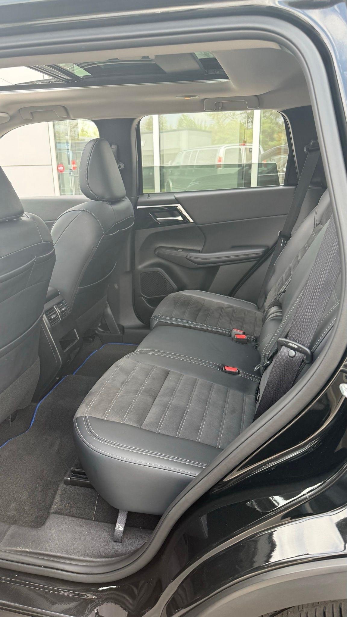 Mitsubishi Outlander PHEV  2024