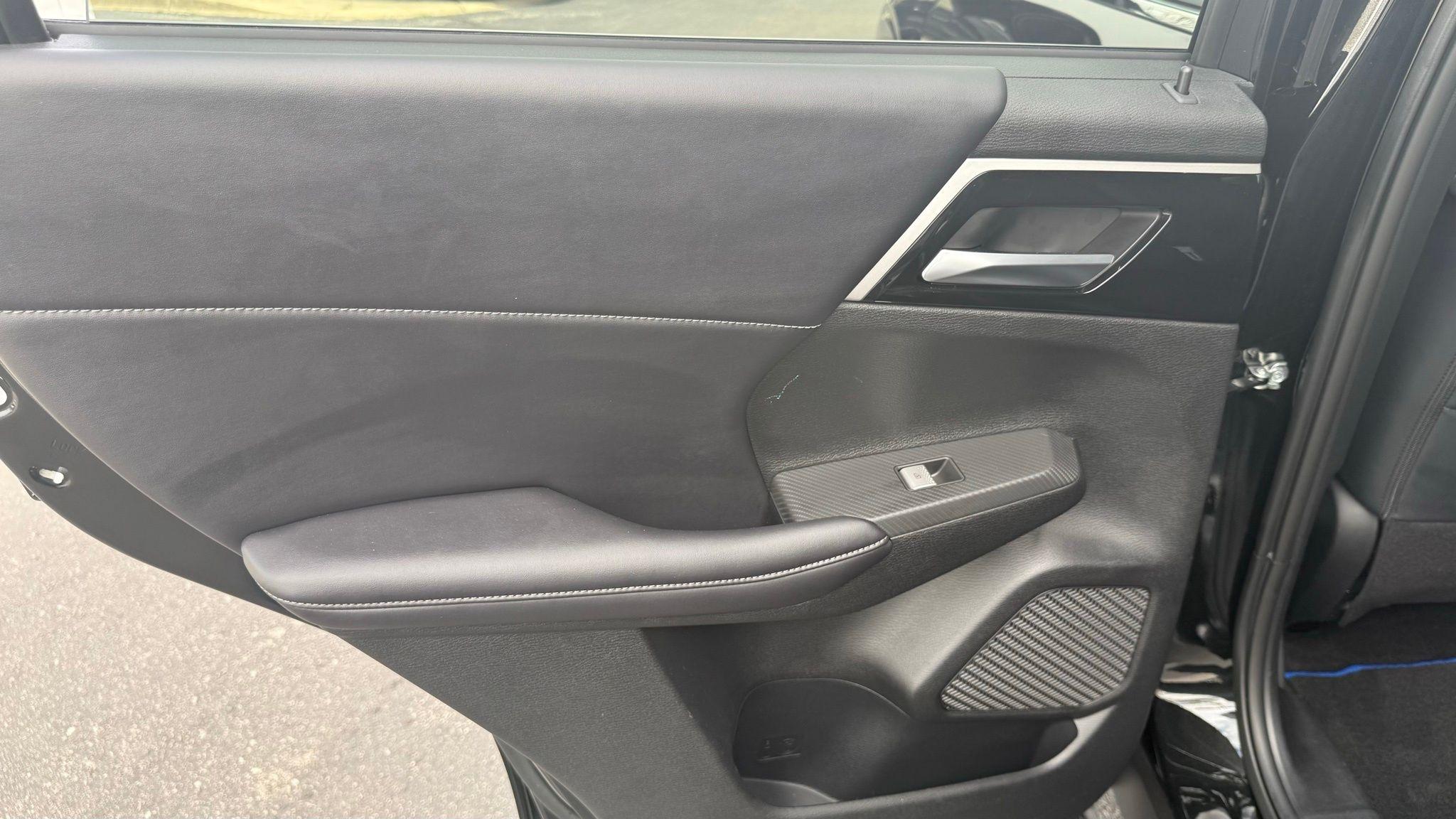 Mitsubishi Outlander PHEV  2024