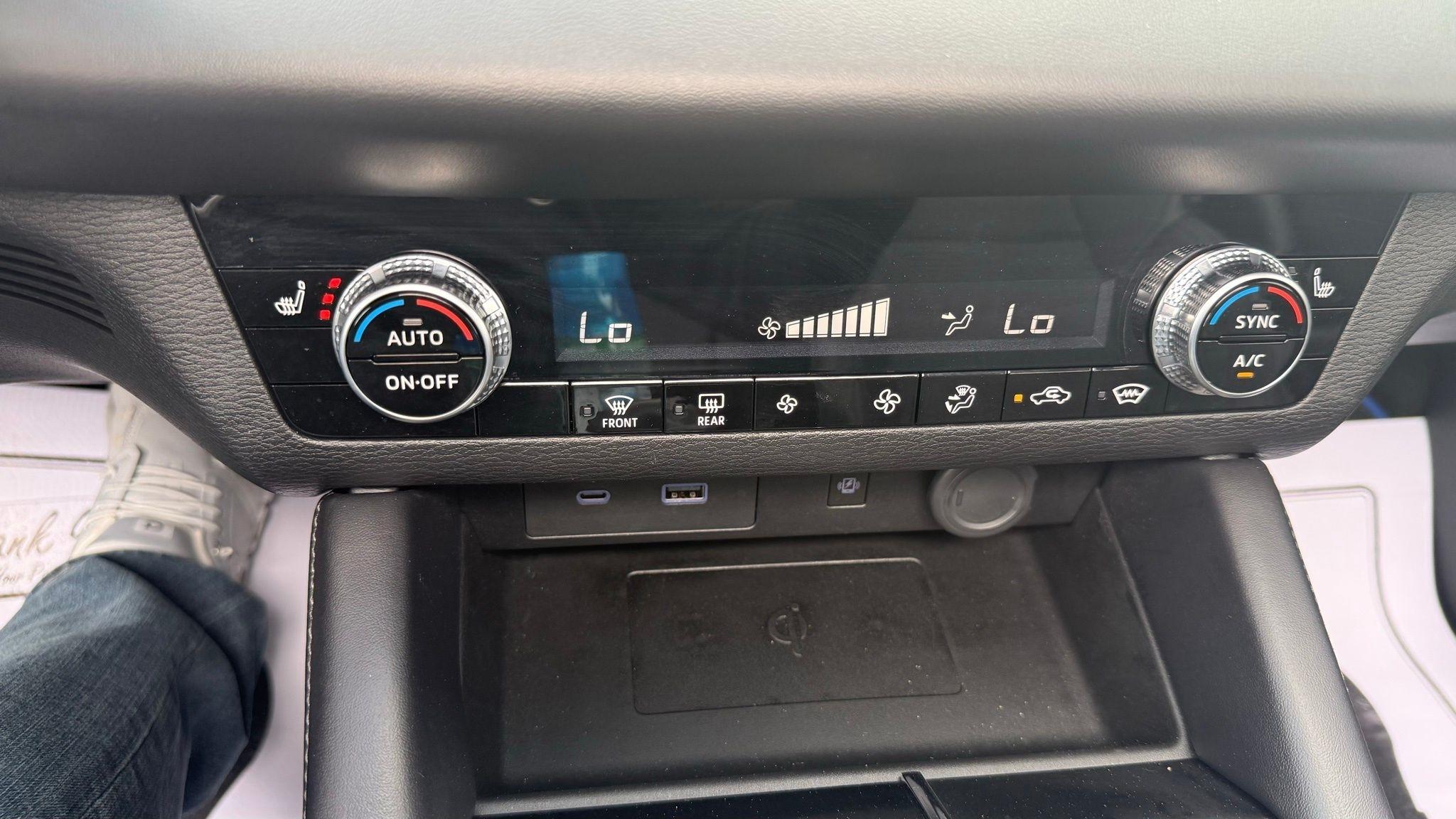 Mitsubishi Outlander PHEV  2024