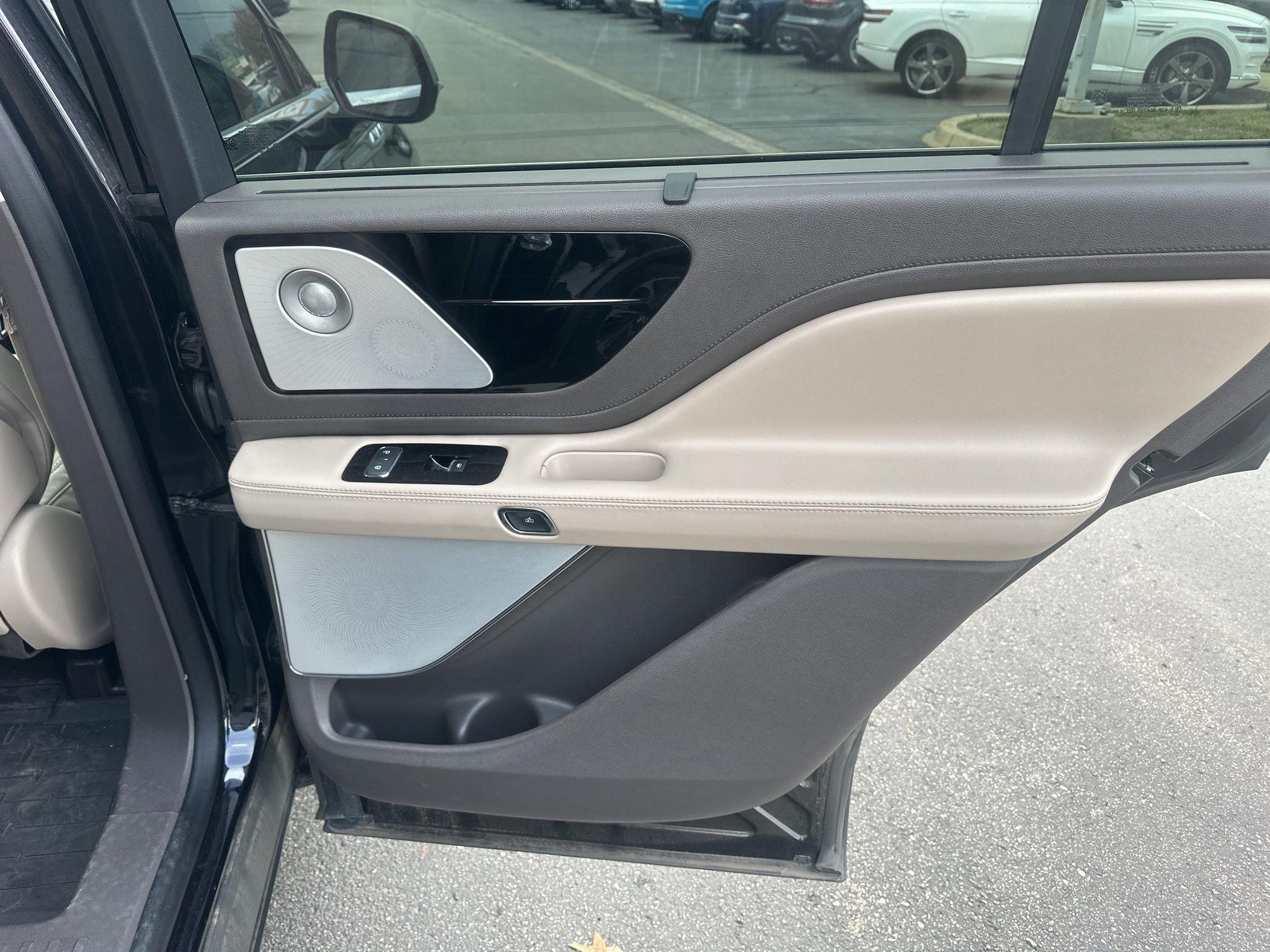 Lincoln Aviator  2020