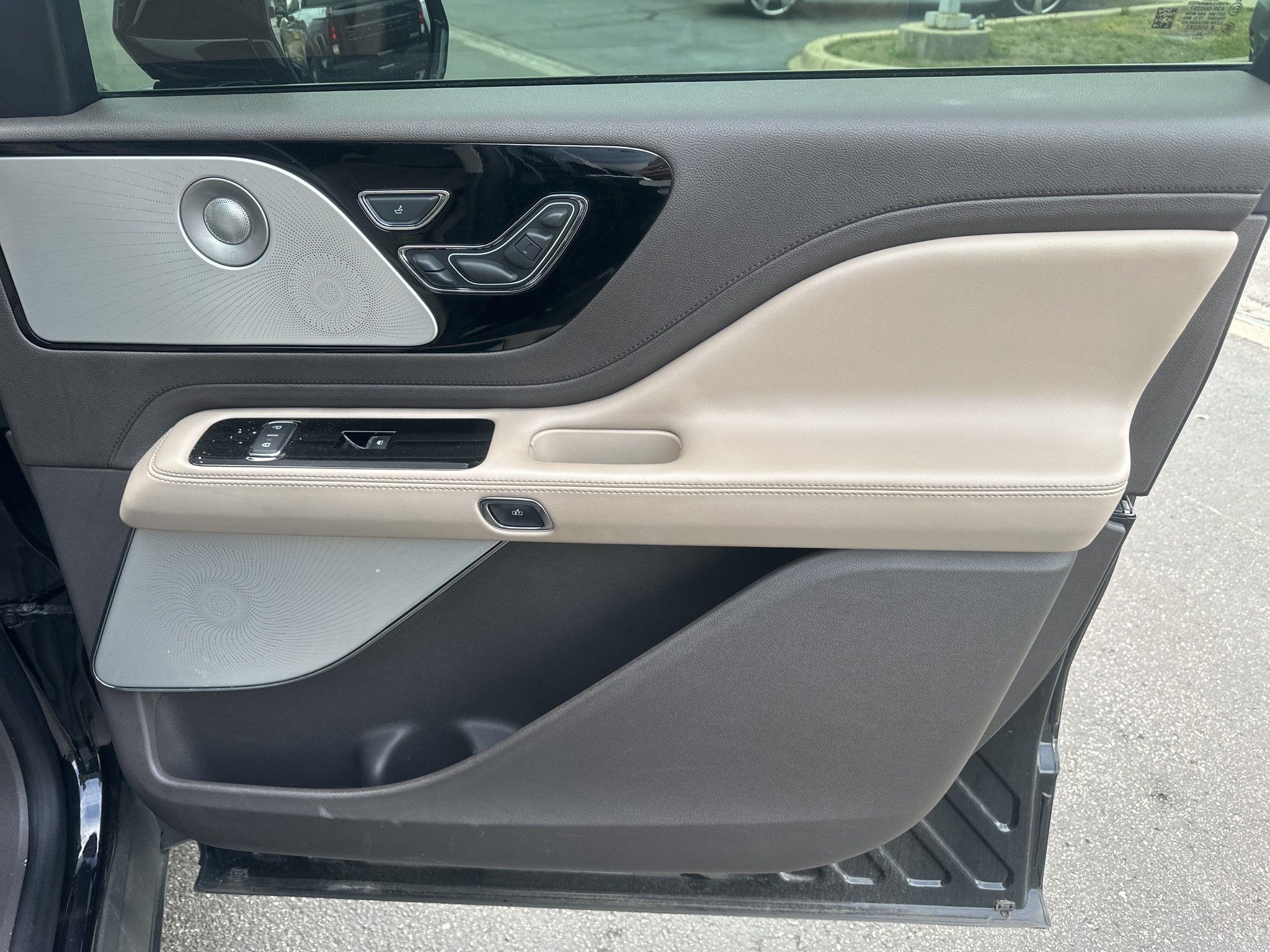 Lincoln Aviator  2020