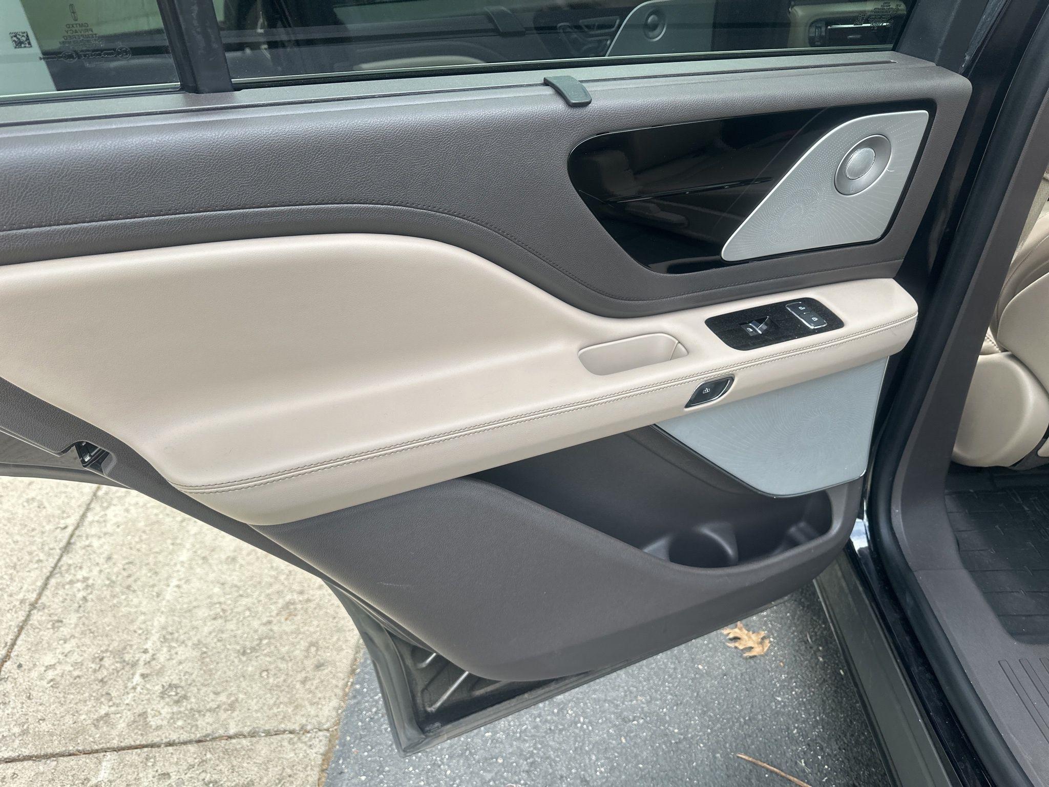 Lincoln Aviator  2020