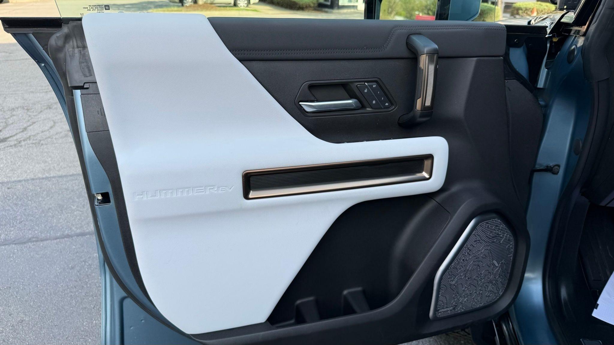 GMC HUMMER EV  2024