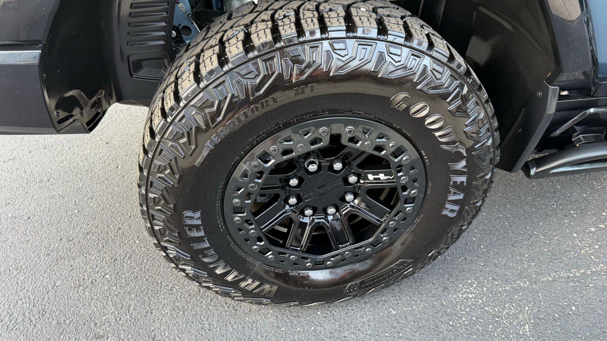 GMC HUMMER EV  2024