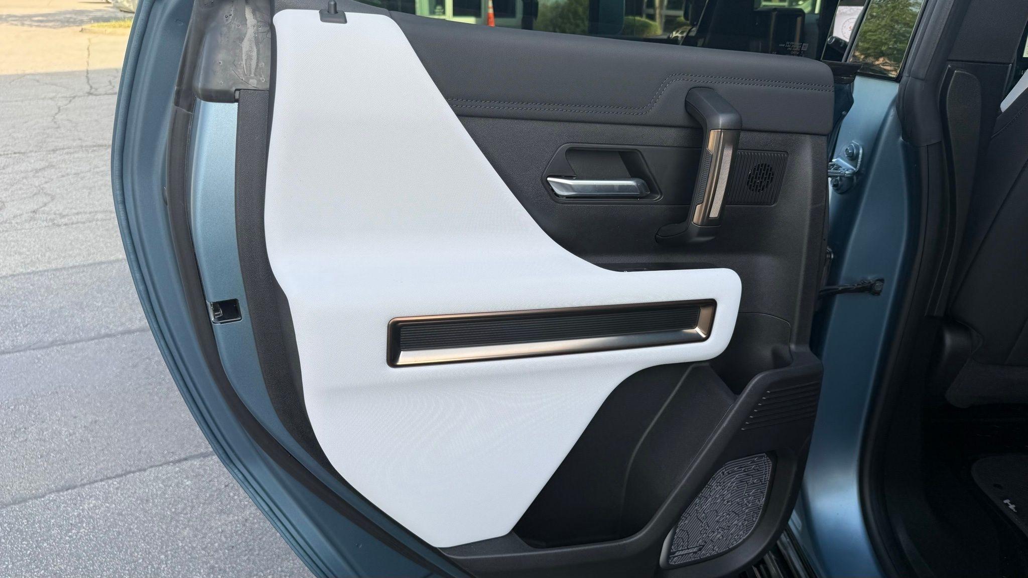 GMC HUMMER EV  2024