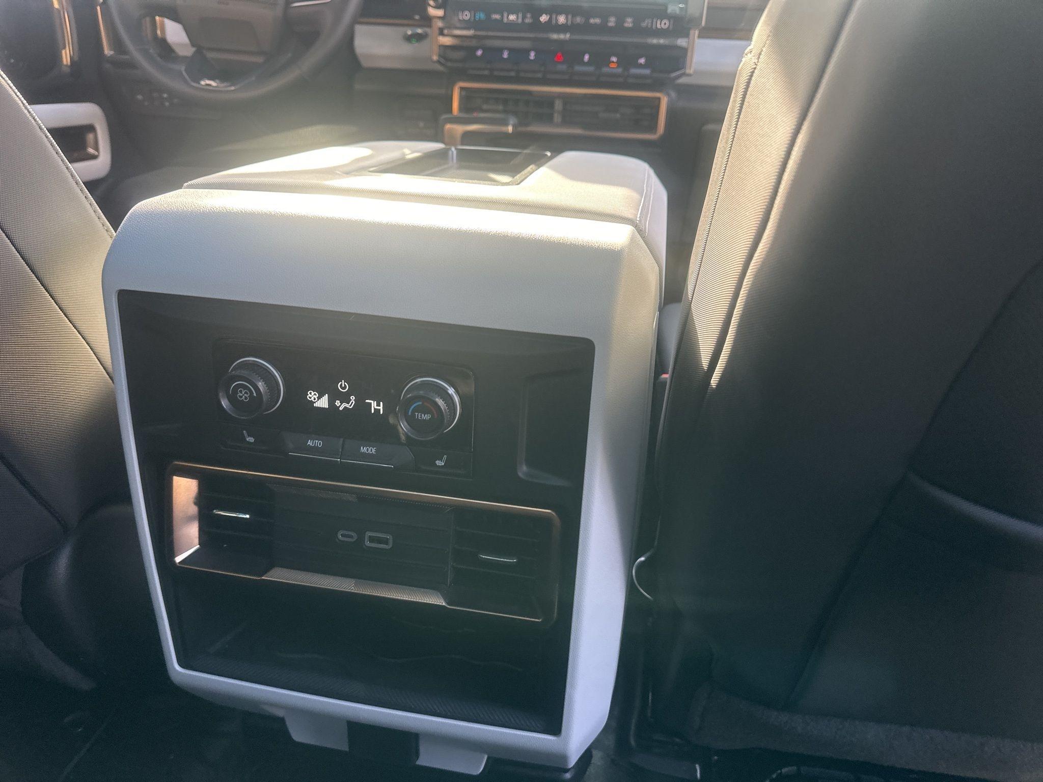 GMC HUMMER EV  2024