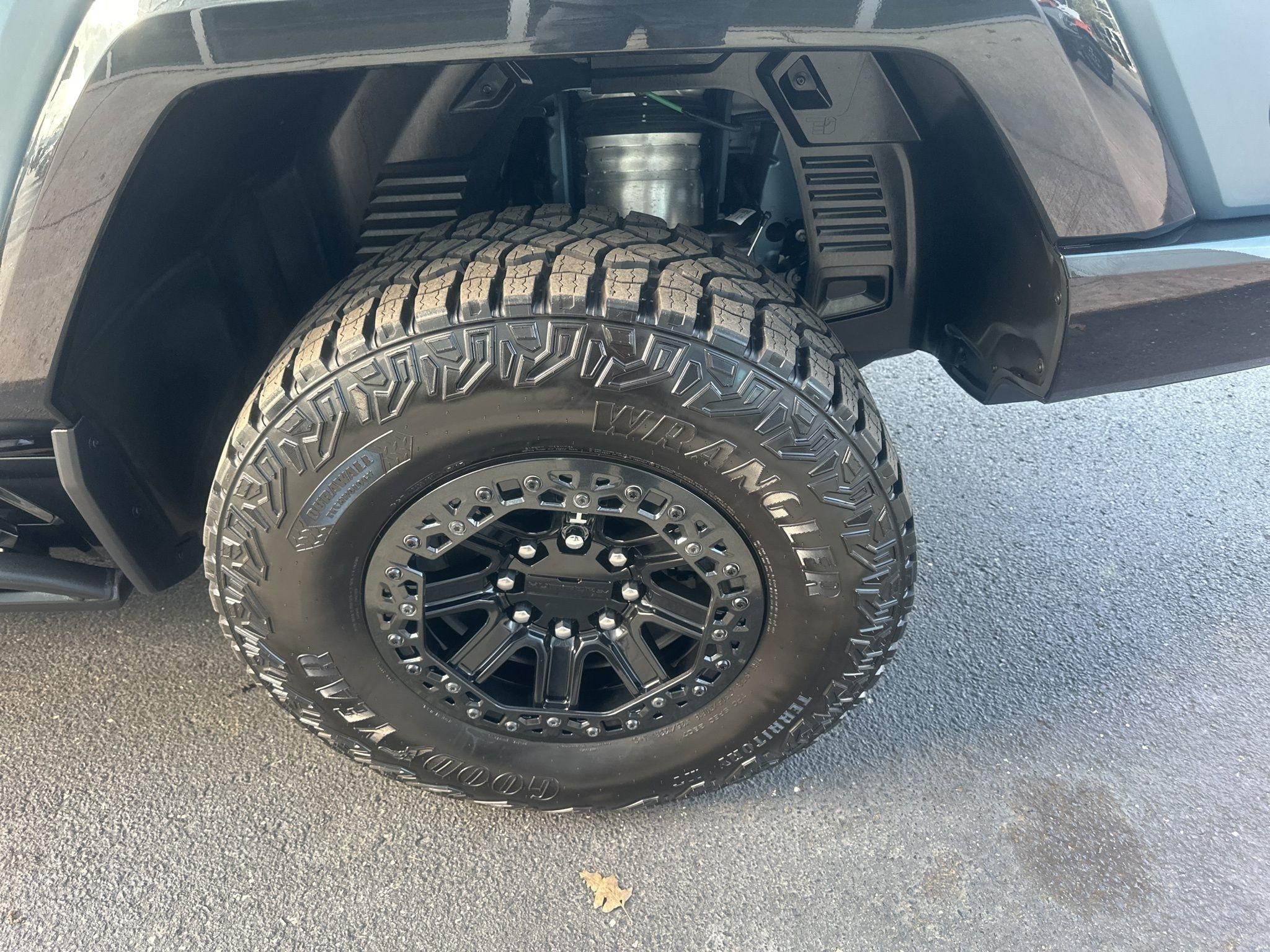 GMC HUMMER EV  2024