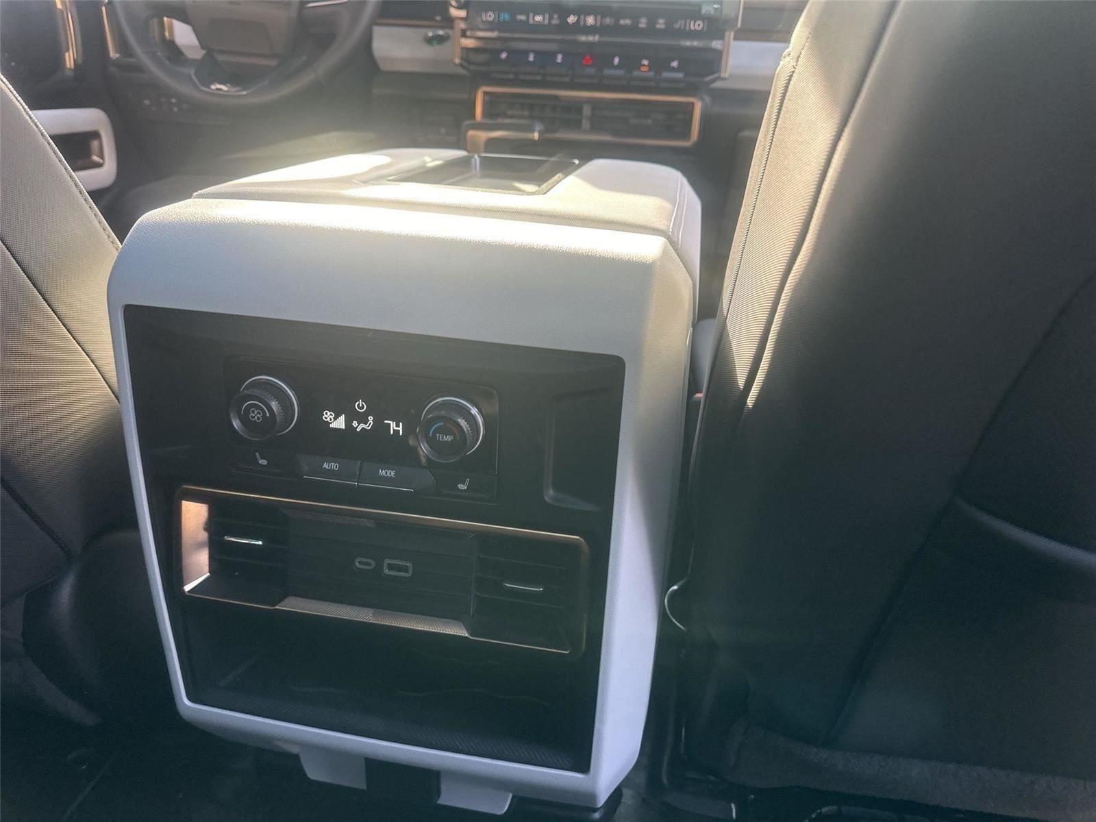 GMC HUMMER EV  2024