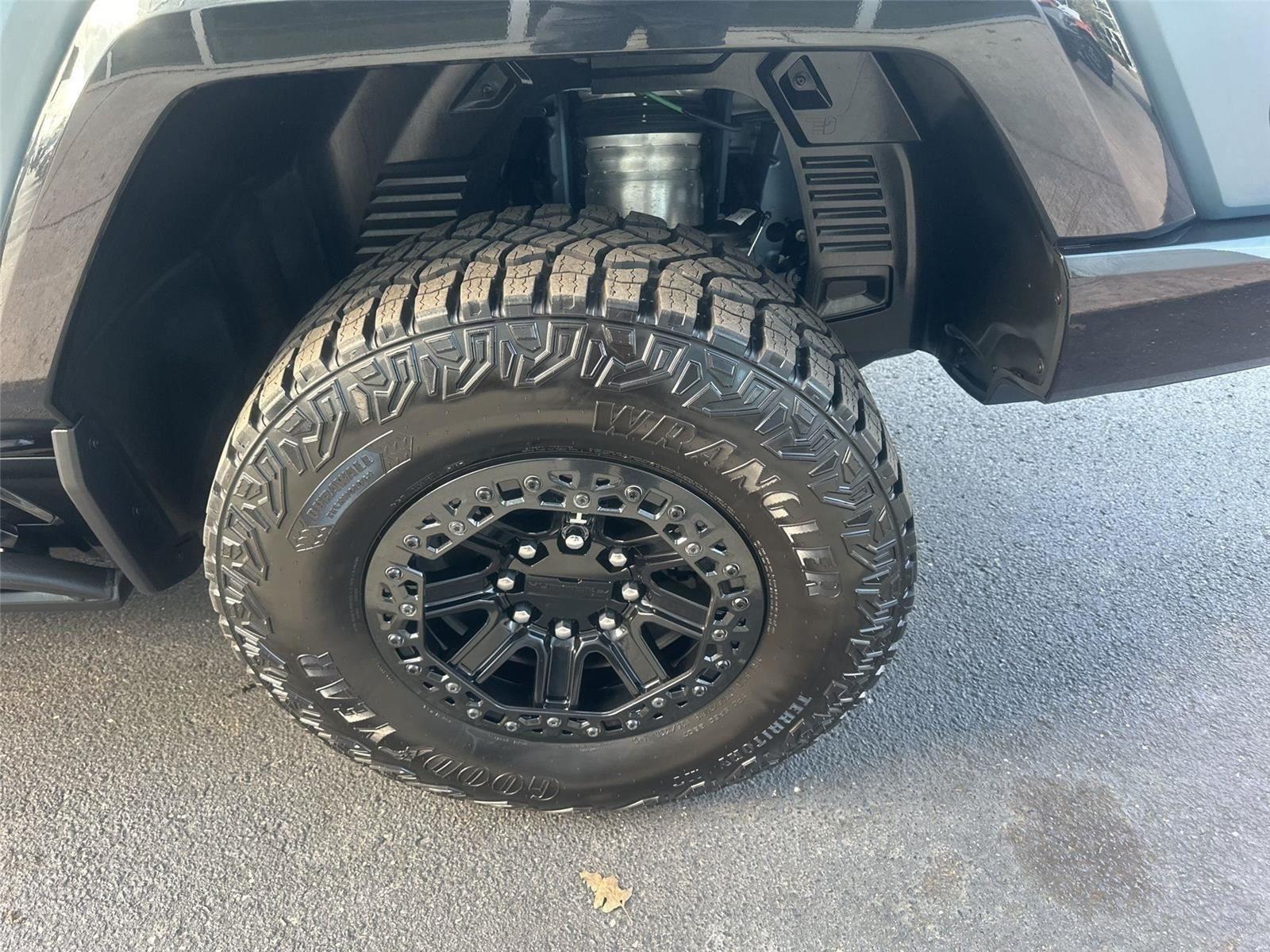 GMC HUMMER EV  2024