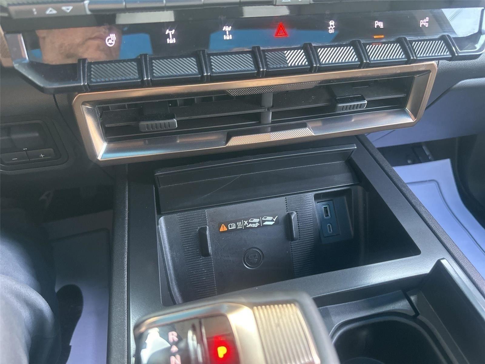 GMC HUMMER EV  2024
