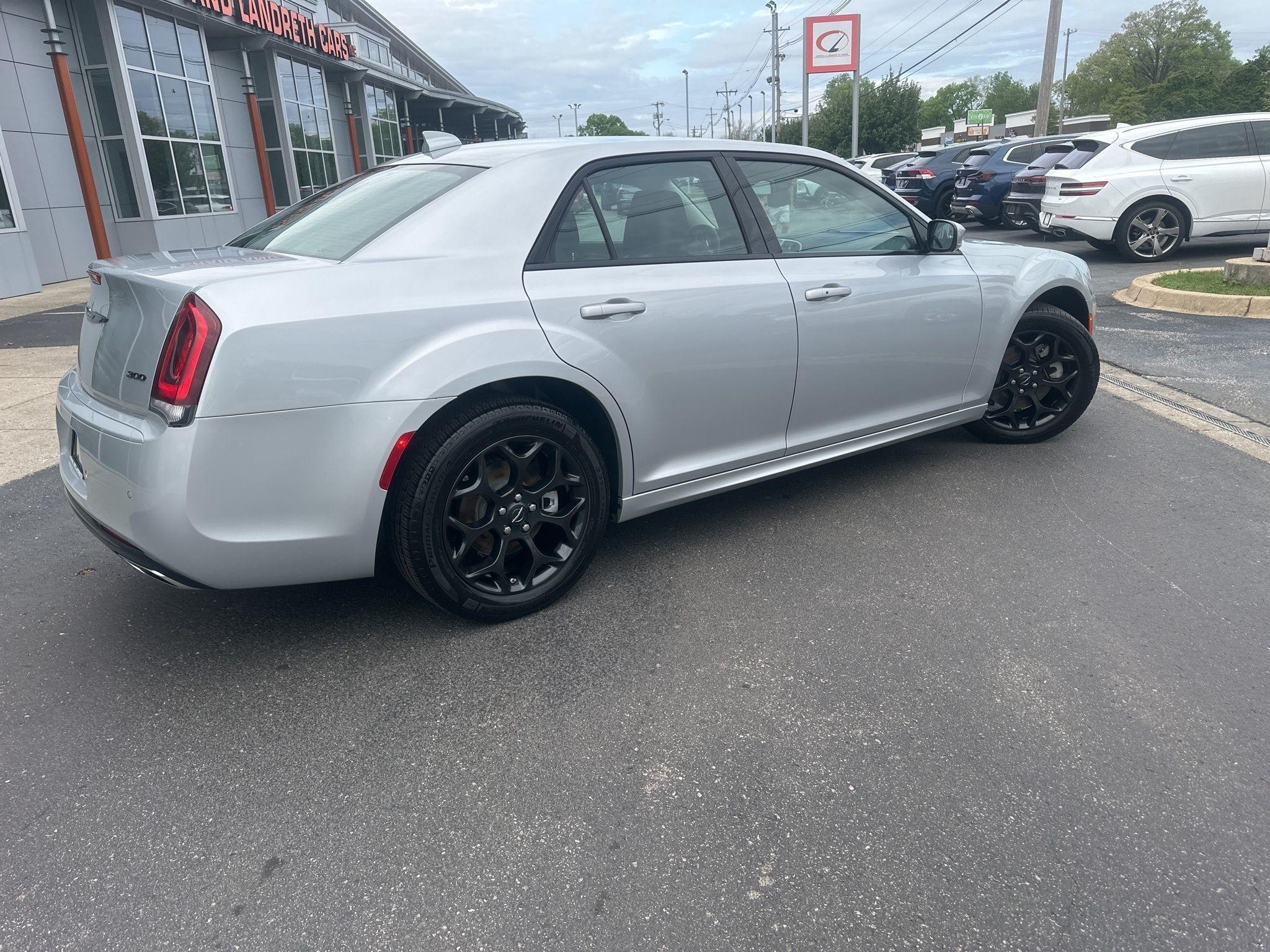 Chrysler 300  2023