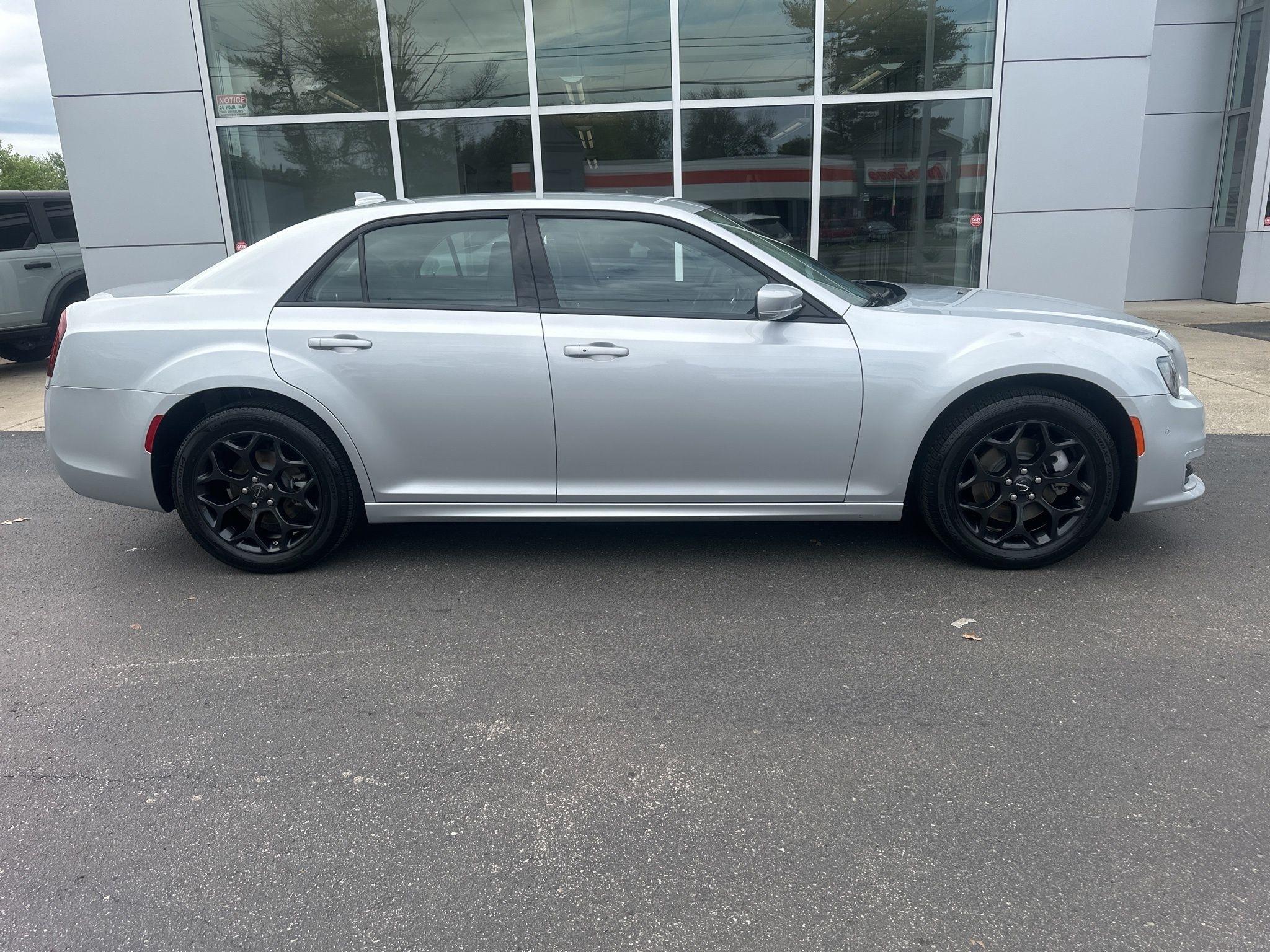 Chrysler 300  2023