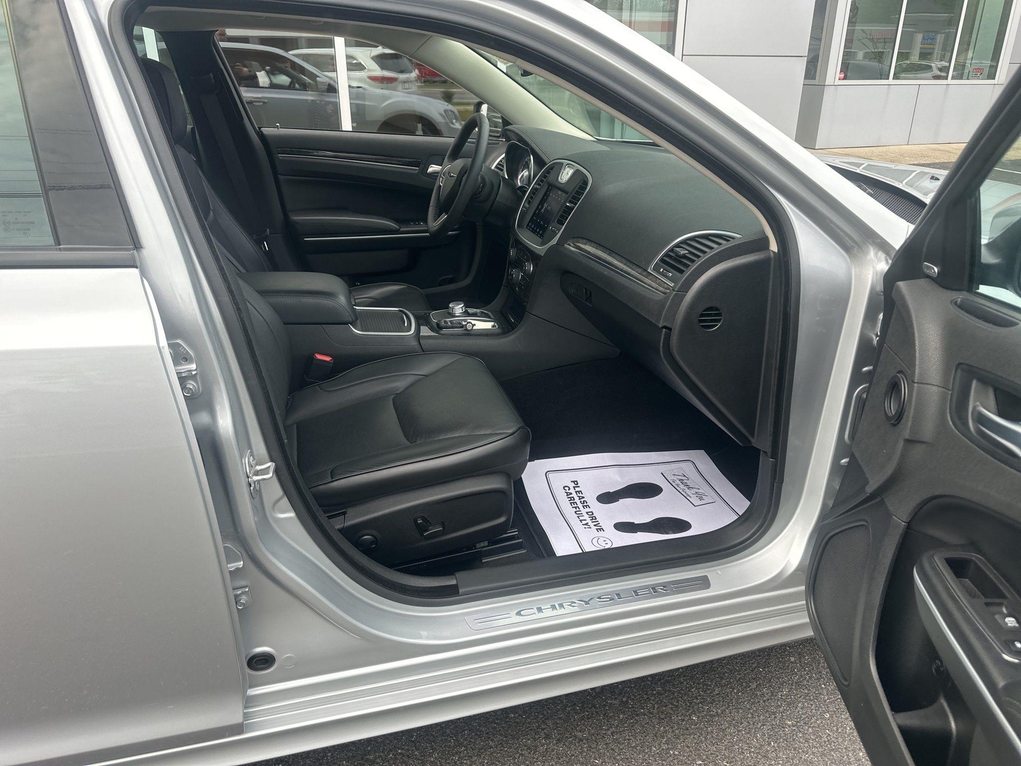 Chrysler 300  2023