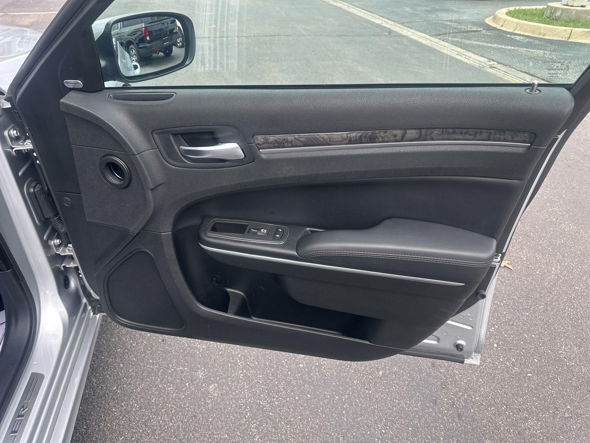Chrysler 300  2023