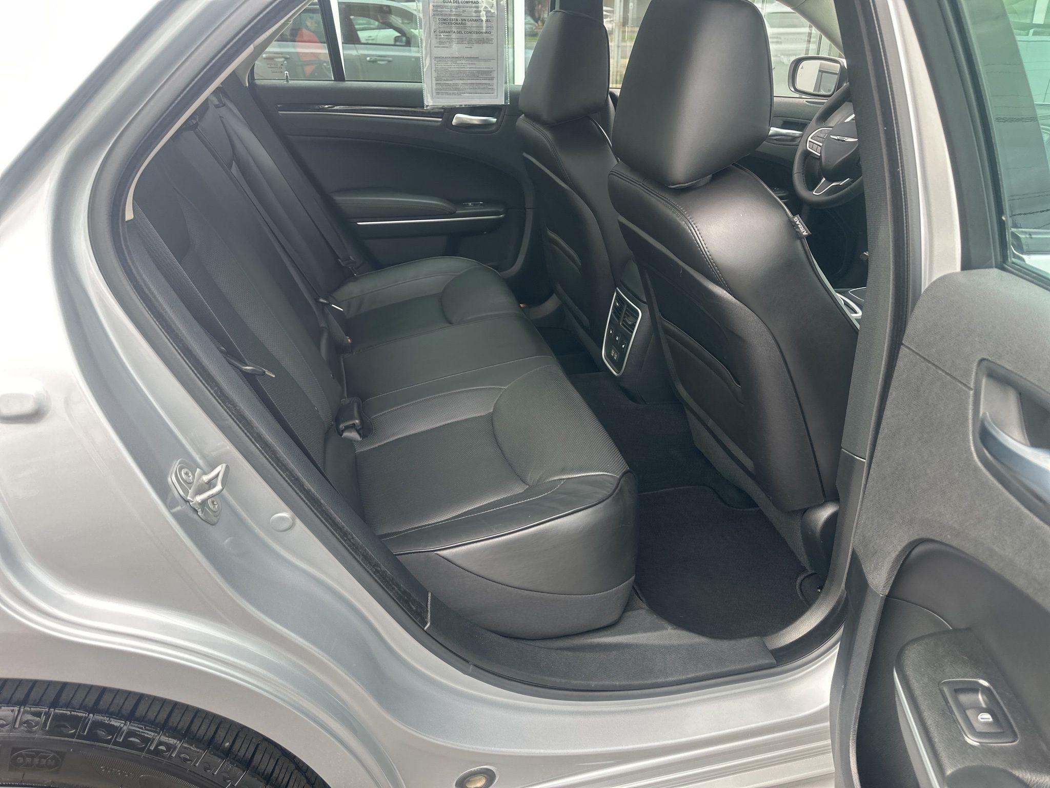 Chrysler 300  2023