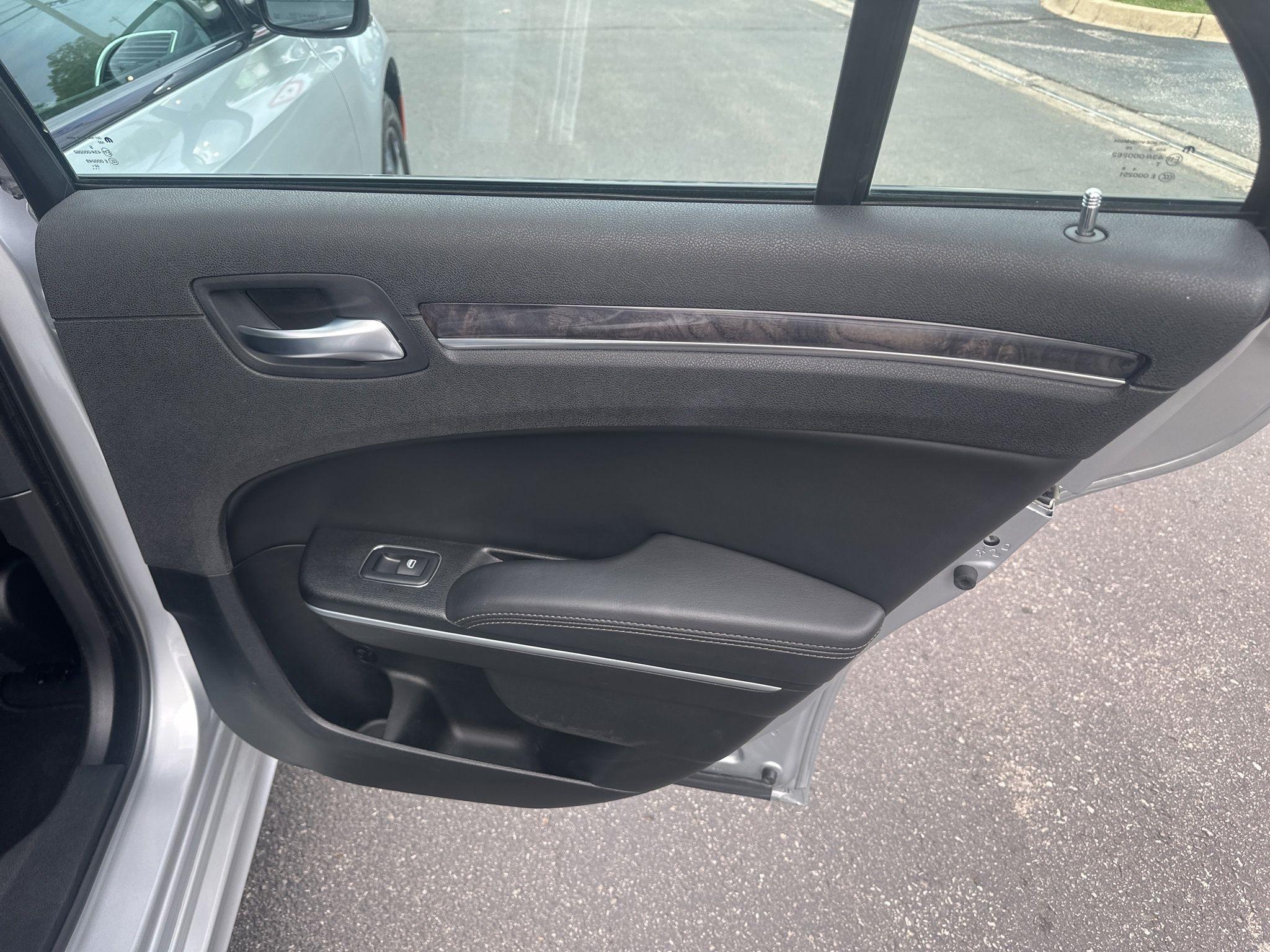 Chrysler 300  2023