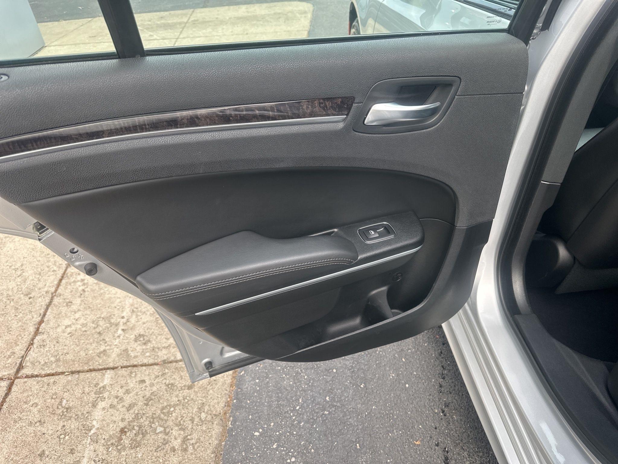 Chrysler 300  2023