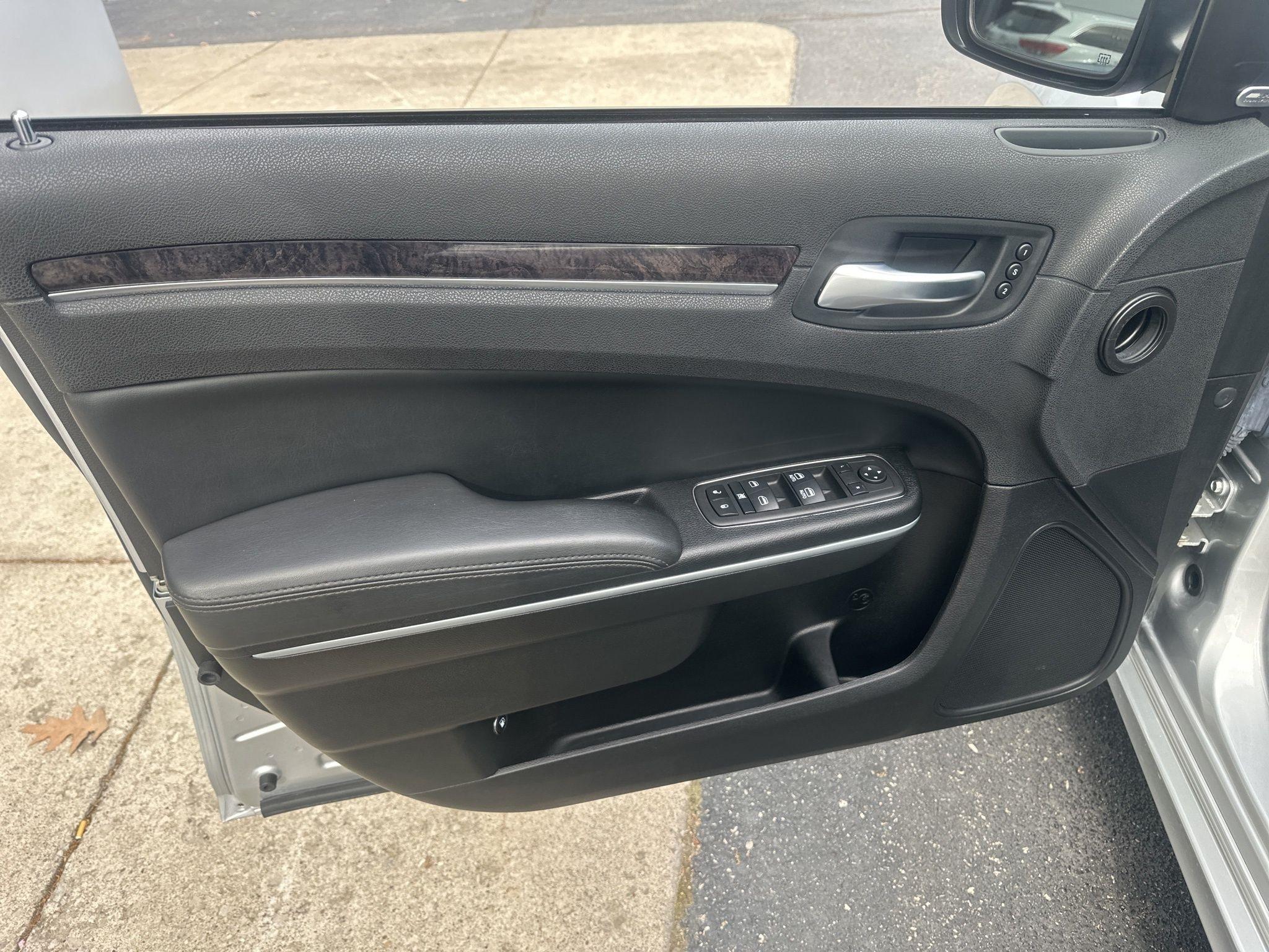Chrysler 300  2023
