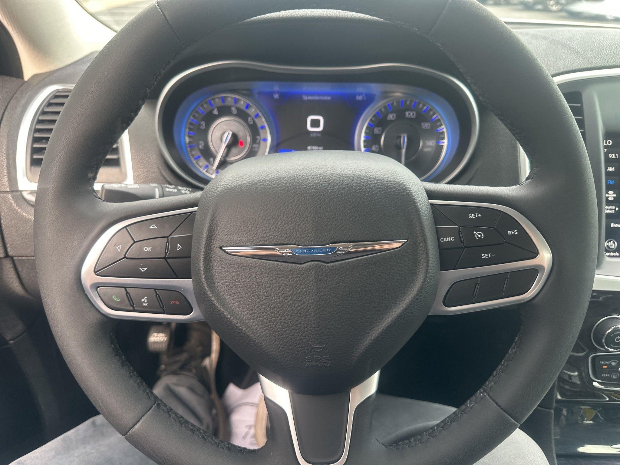 Chrysler 300  2023