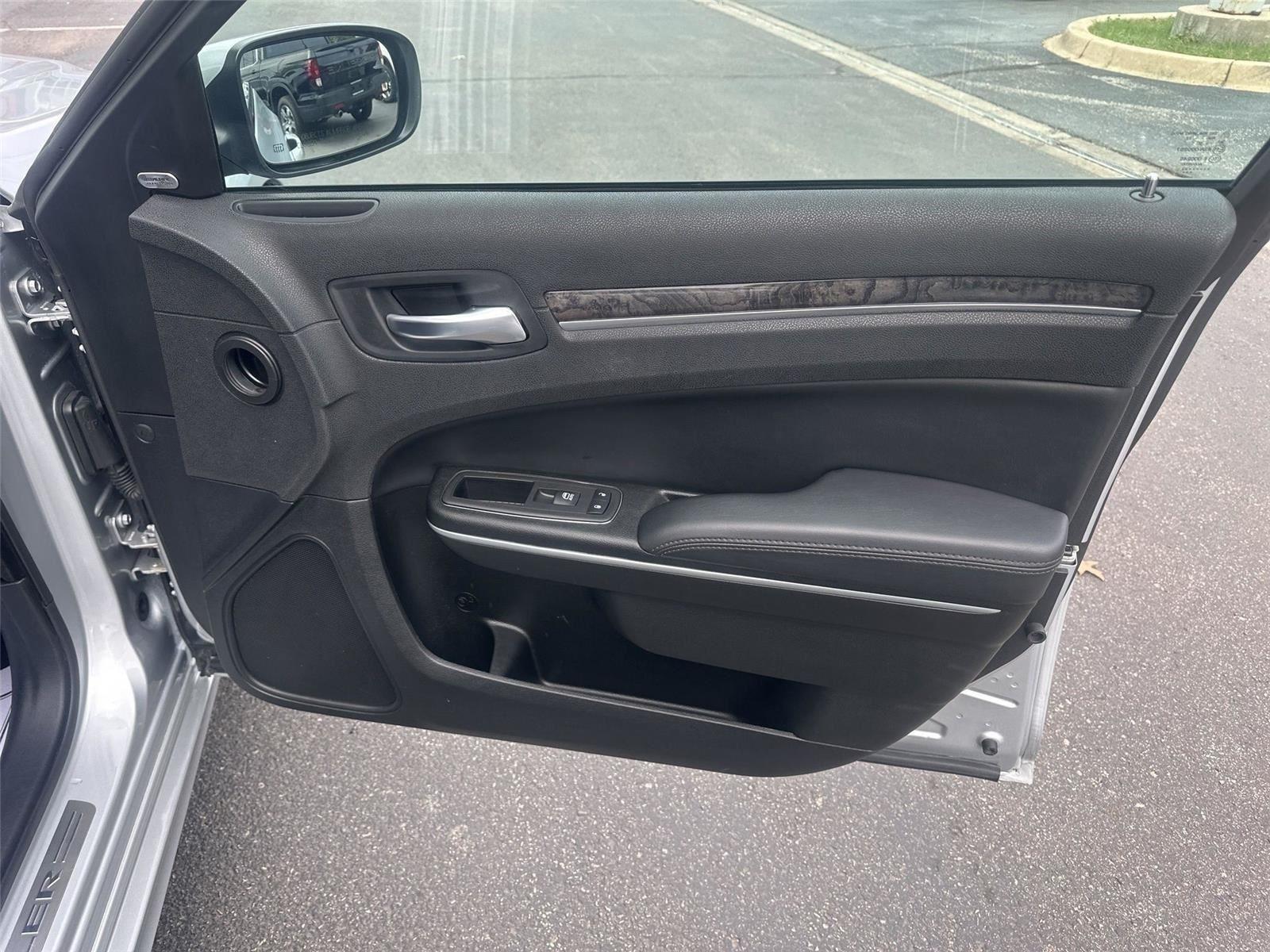Chrysler 300  2023
