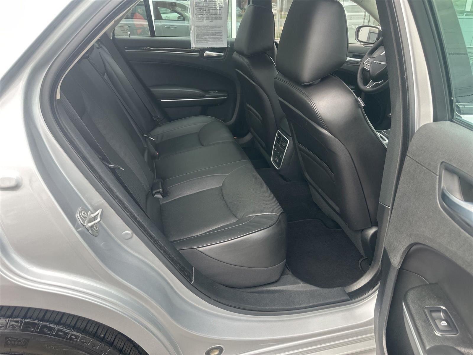 Chrysler 300  2023