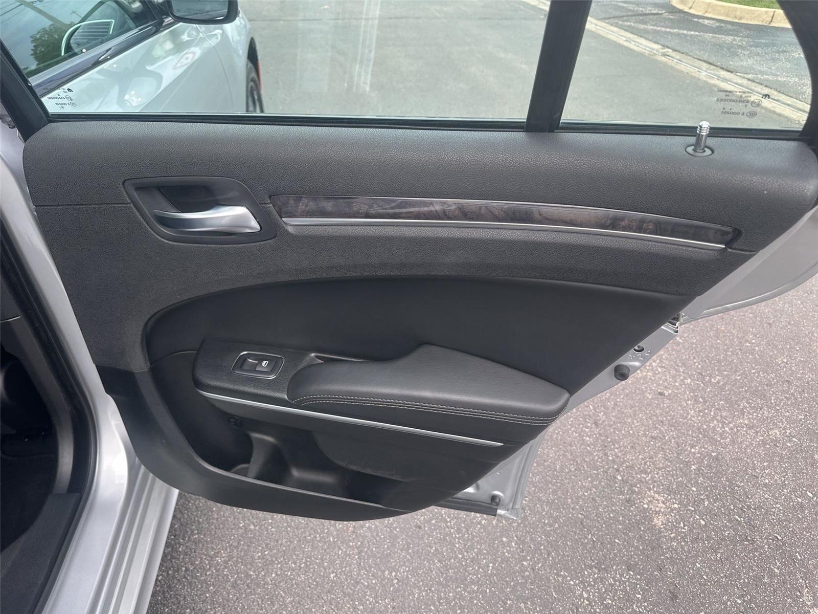 Chrysler 300  2023