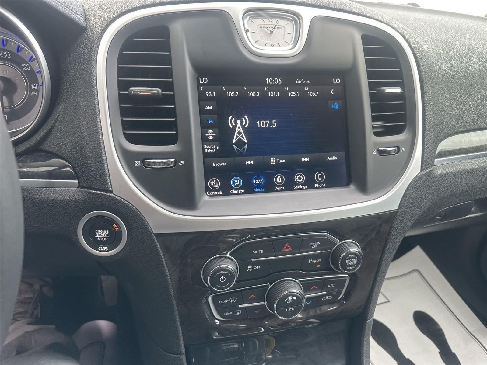 Chrysler 300  2023