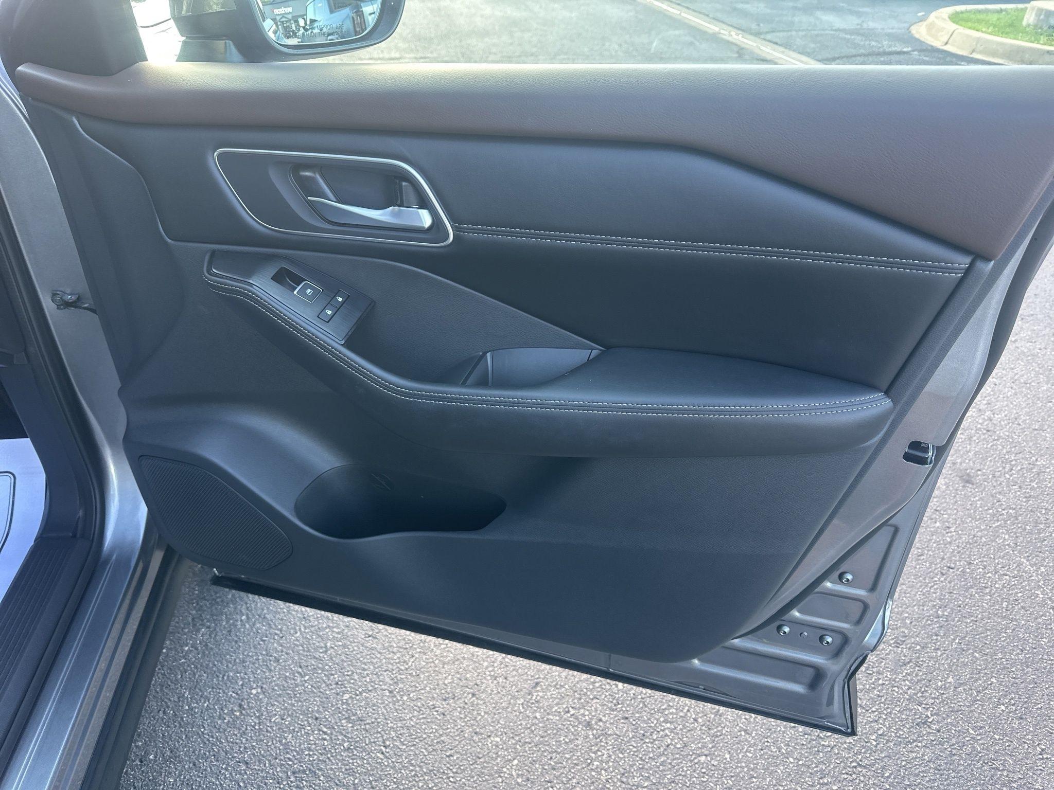 Nissan Rogue  2021