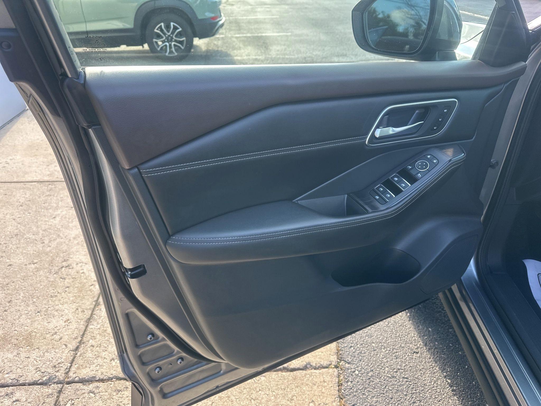 Nissan Rogue  2021