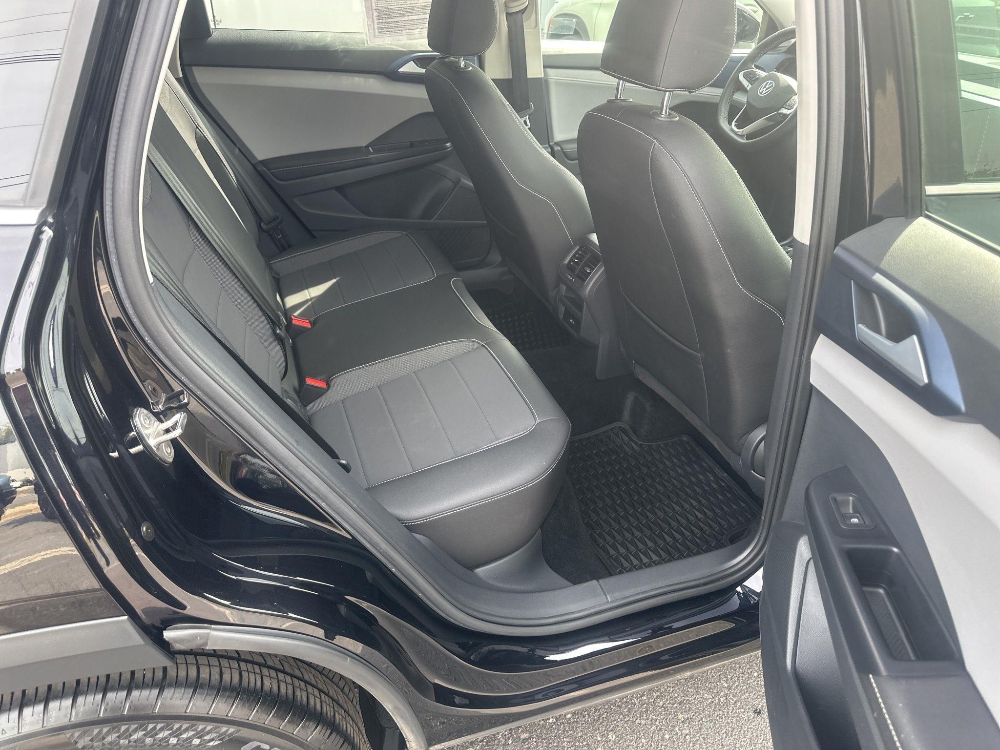 Volkswagen Taos  2024