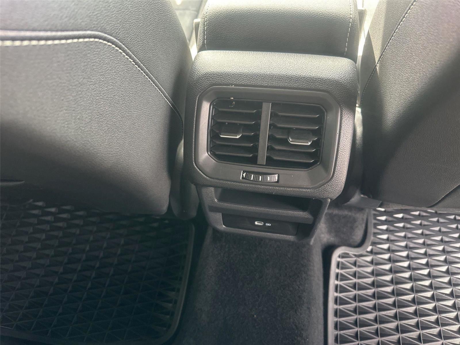 Volkswagen Taos  2024