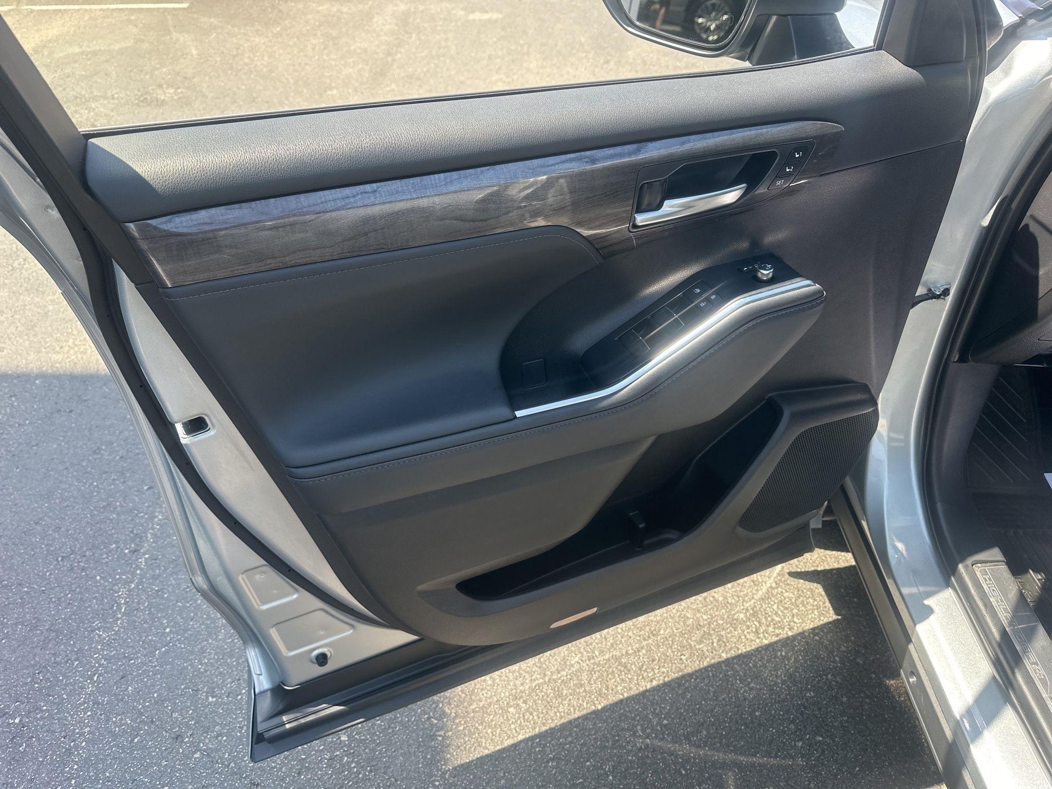 Toyota Highlander  2025