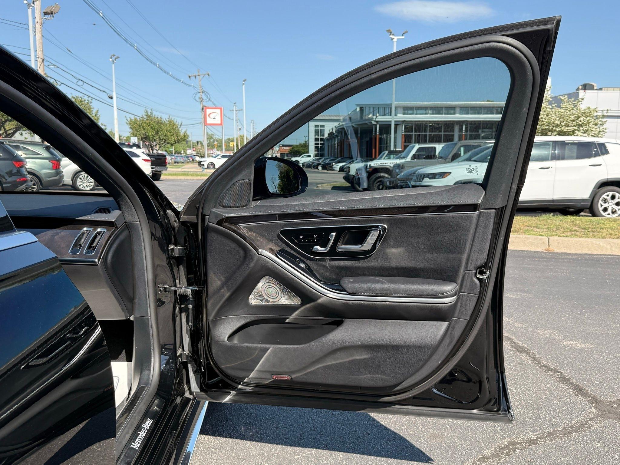 Mercedes-Benz S-Class  2022