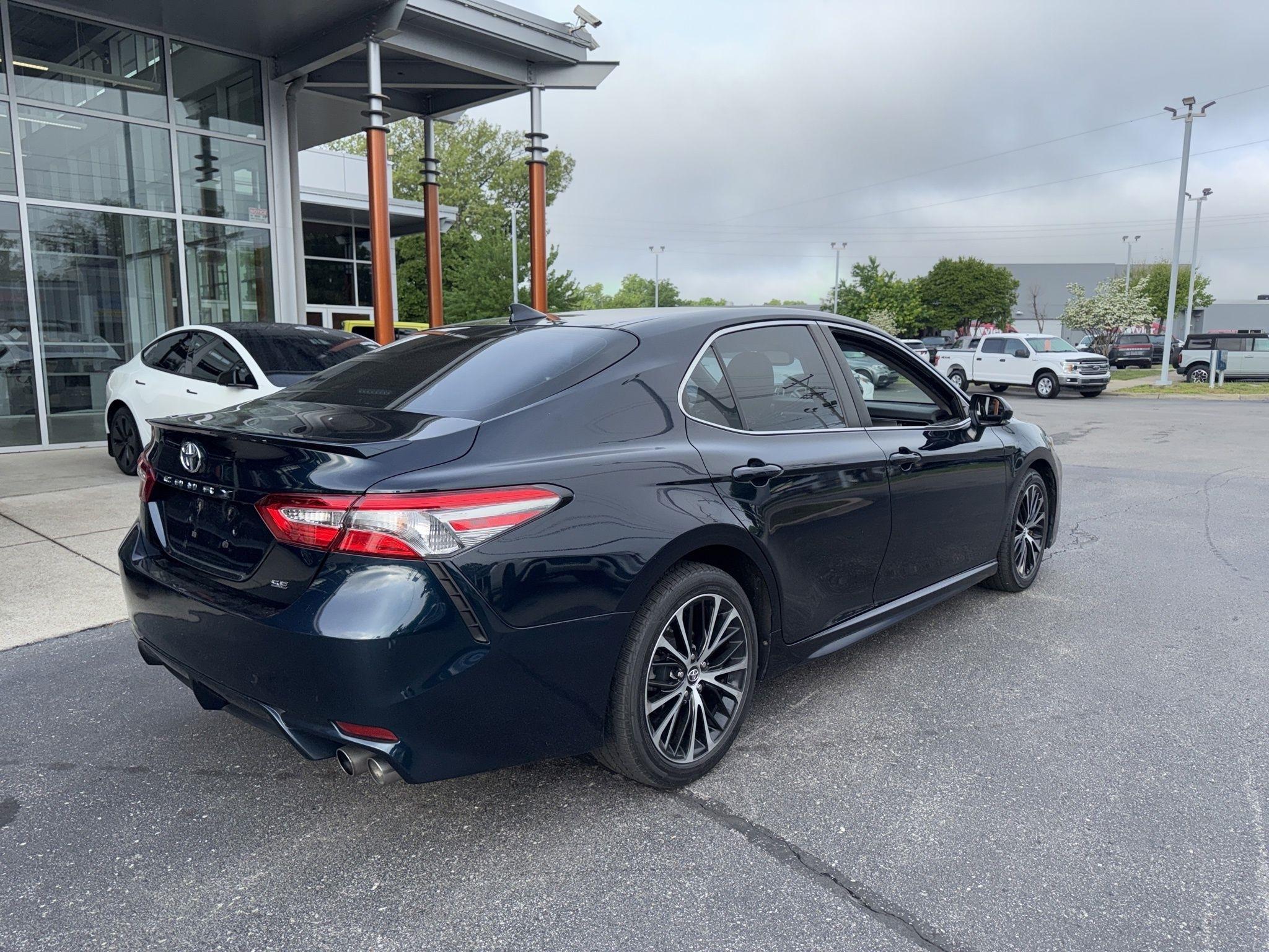 Toyota Camry  2019