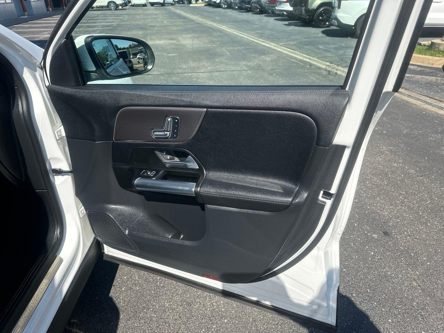 Mercedes-Benz GLA-Class  2023