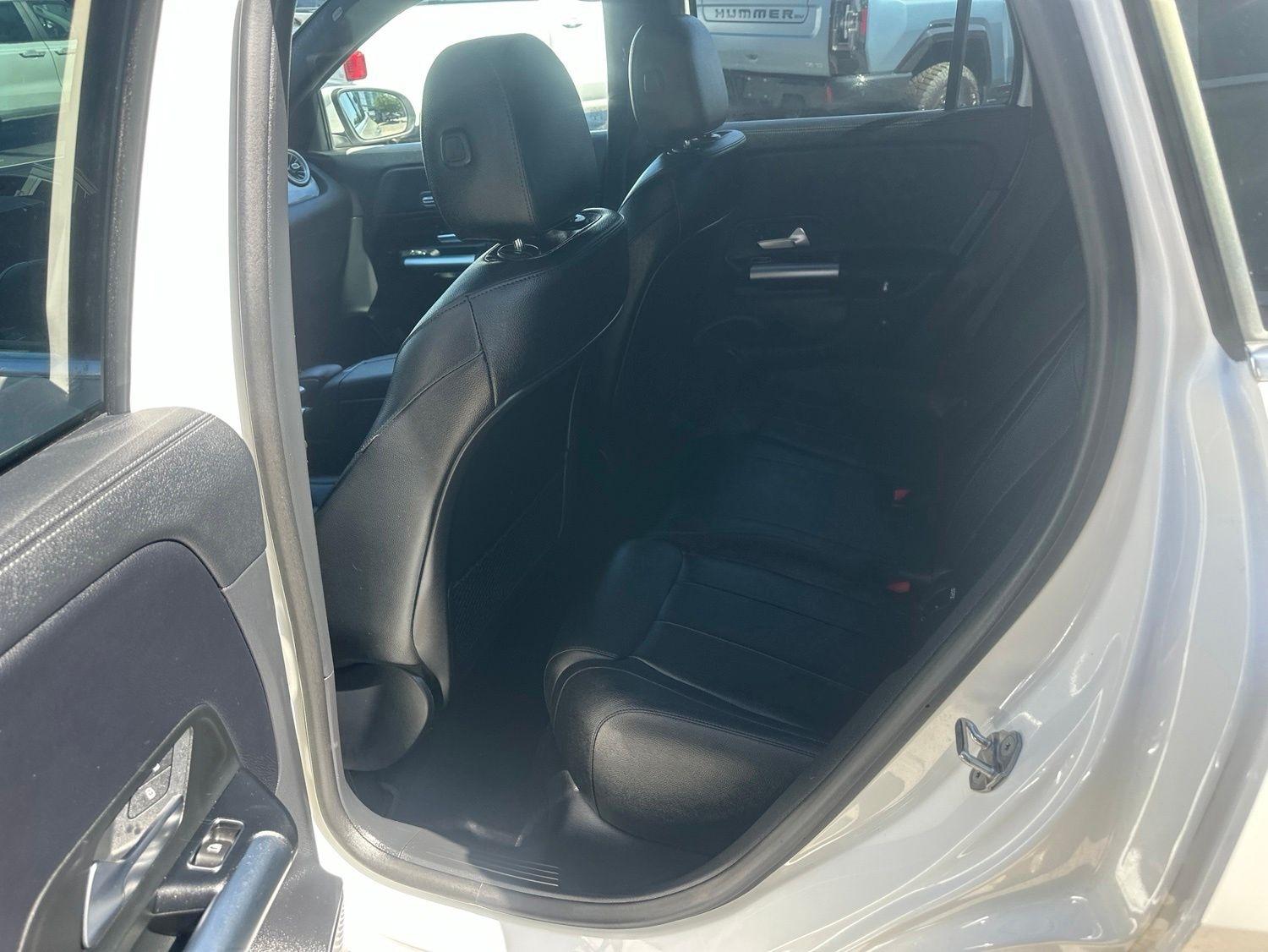 Mercedes-Benz GLA-Class  2023
