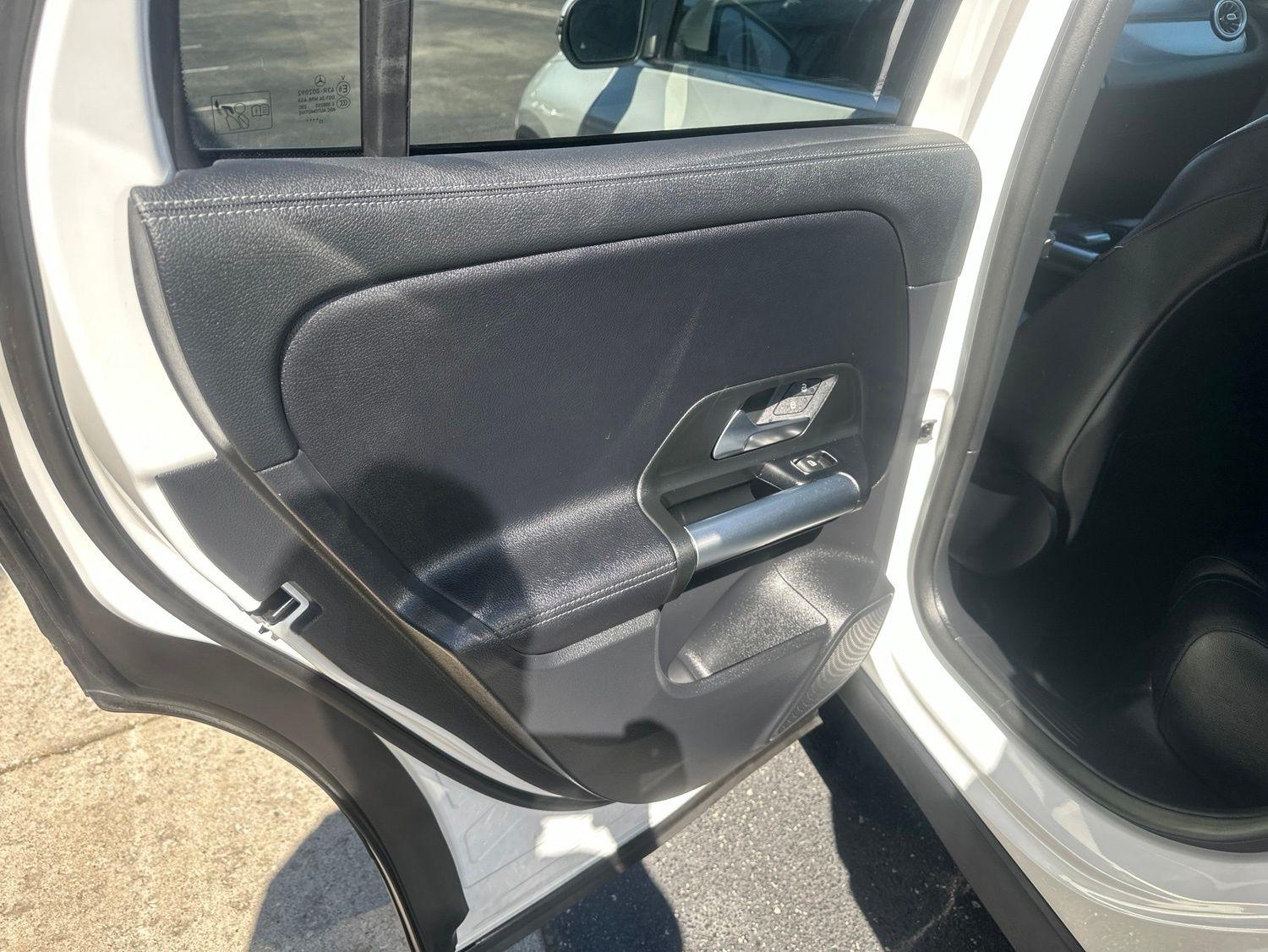 Mercedes-Benz GLA-Class  2023
