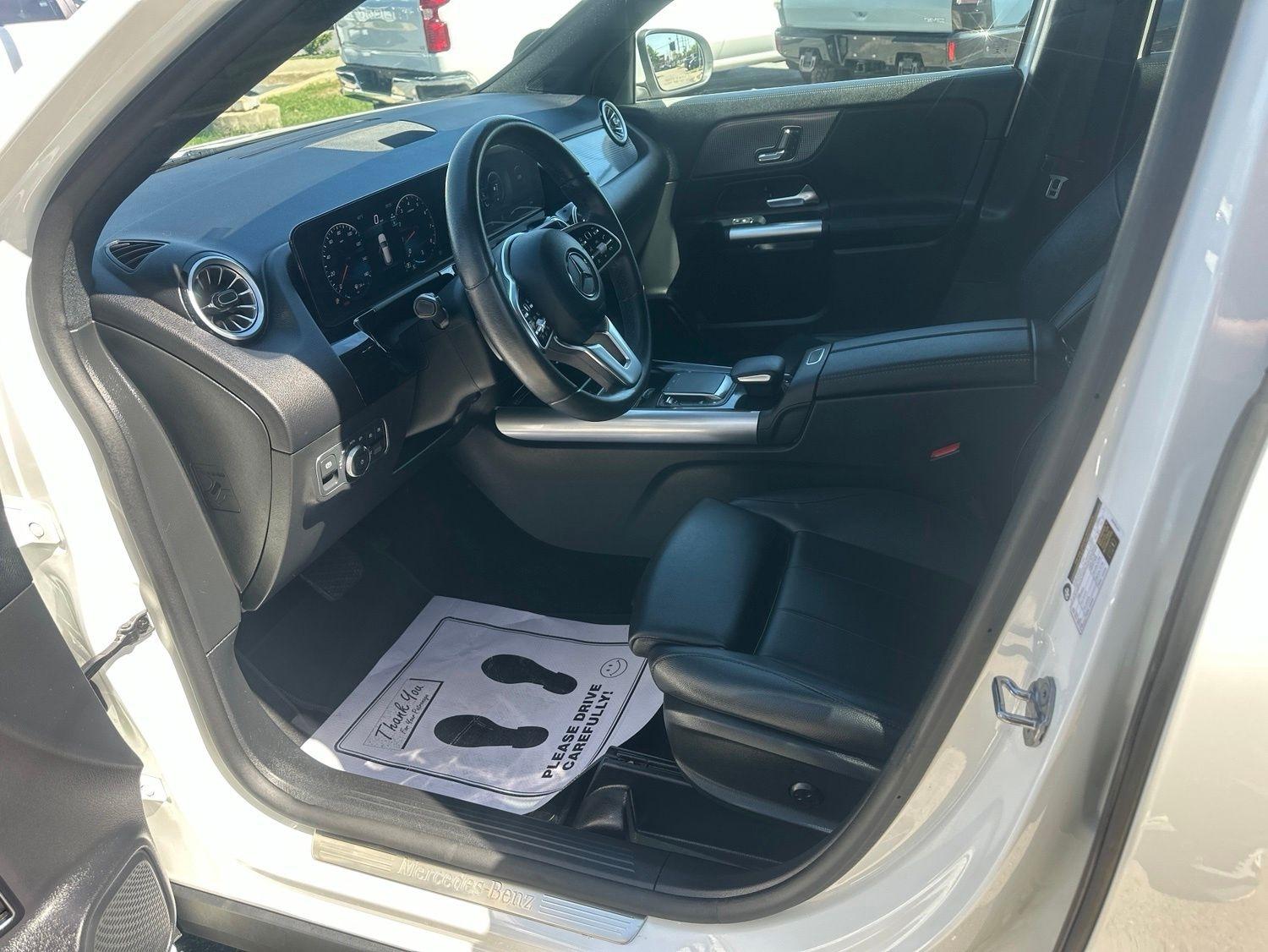 Mercedes-Benz GLA-Class  2023