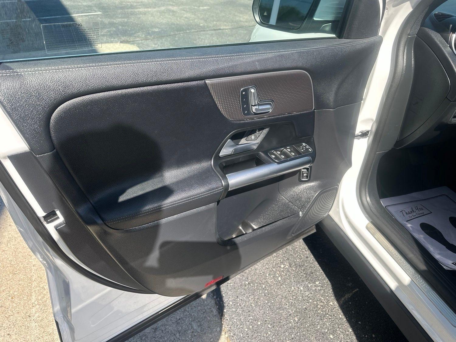 Mercedes-Benz GLA-Class  2023