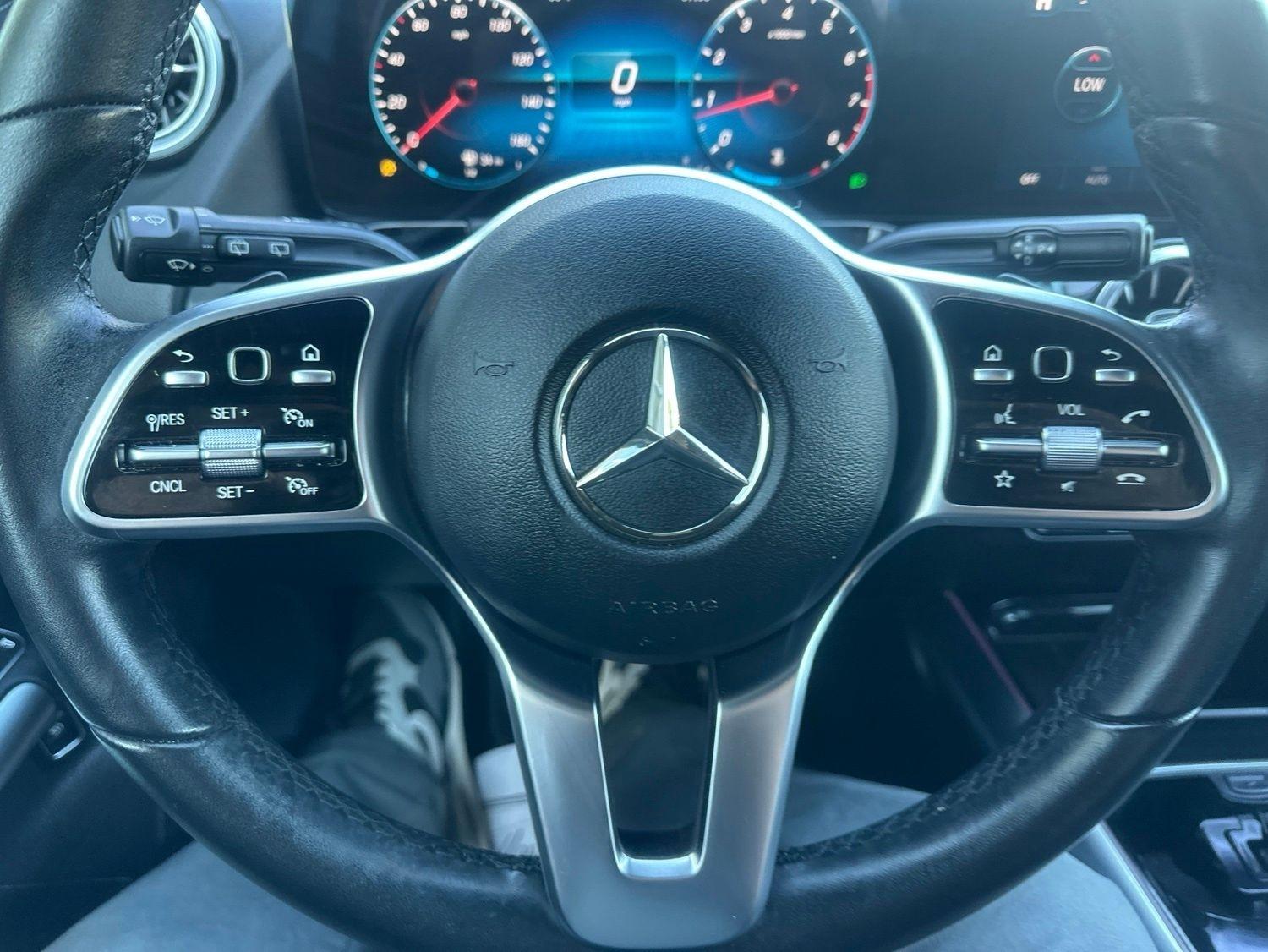 Mercedes-Benz GLA-Class  2023
