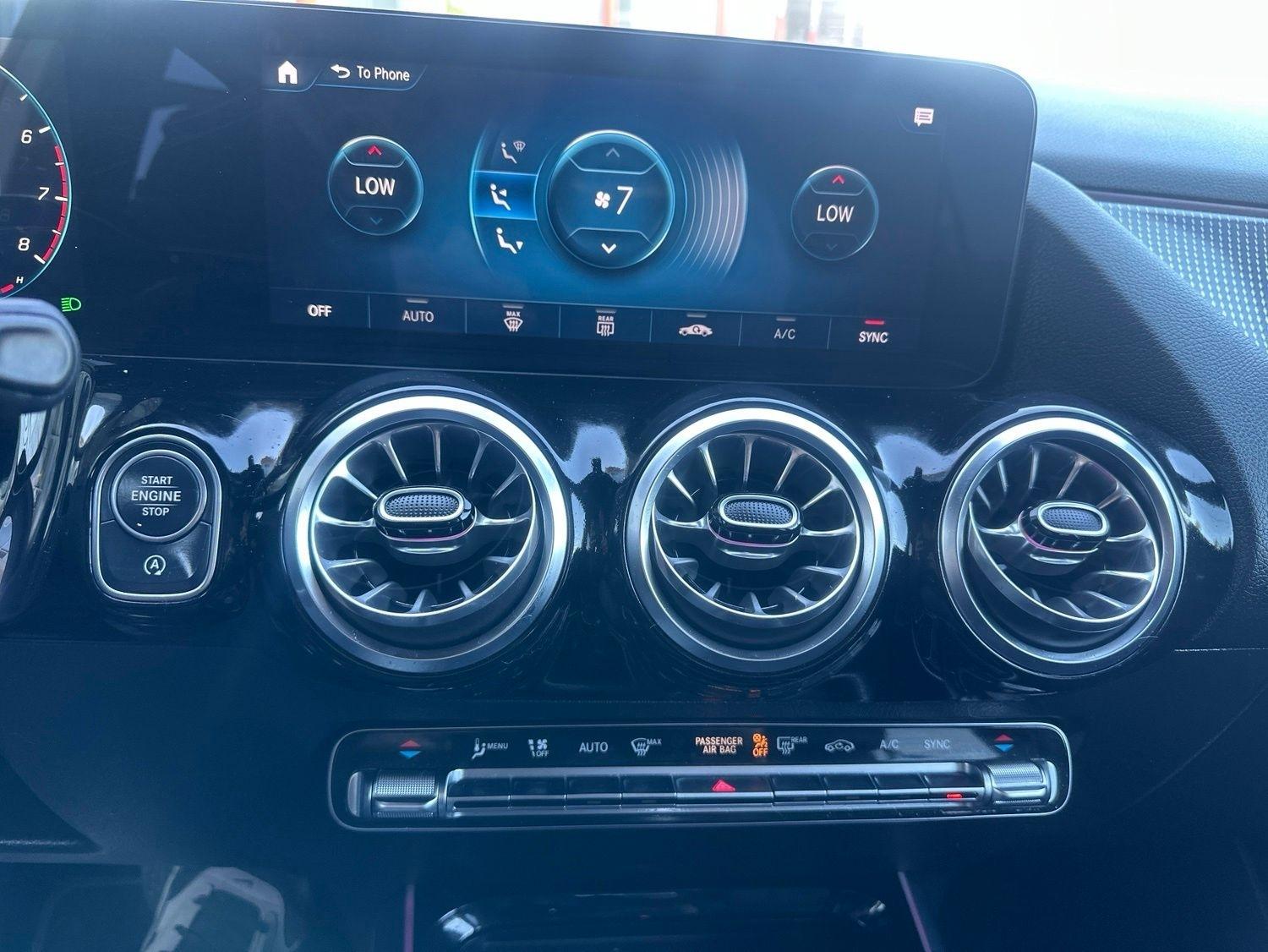 Mercedes-Benz GLA-Class  2023