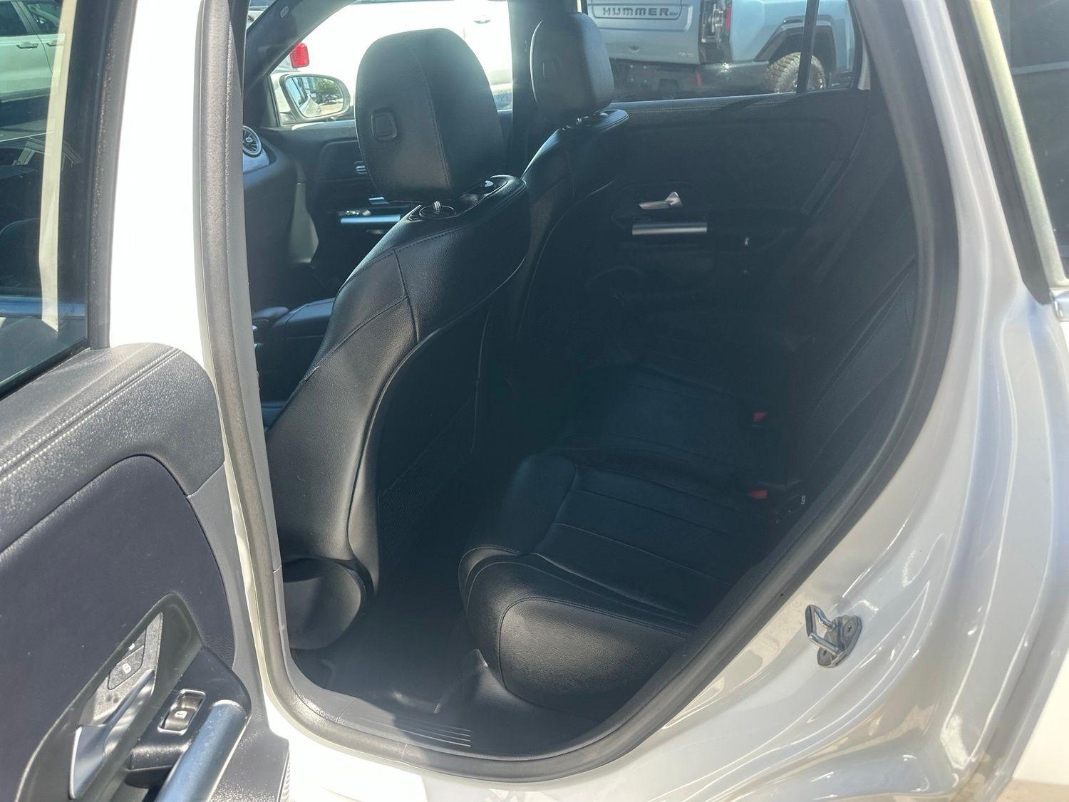 Mercedes-Benz GLA-Class  2023