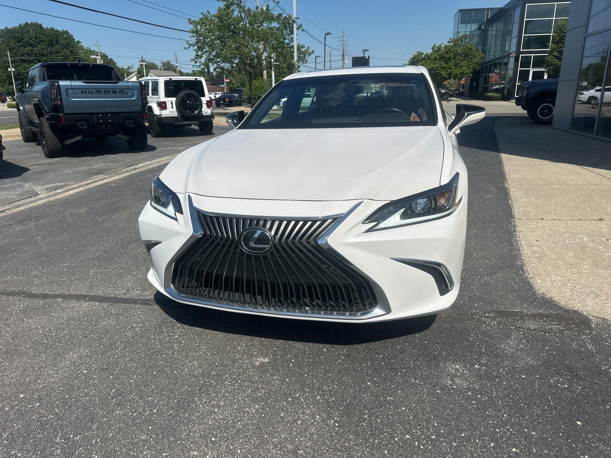 Lexus ES 250  2021