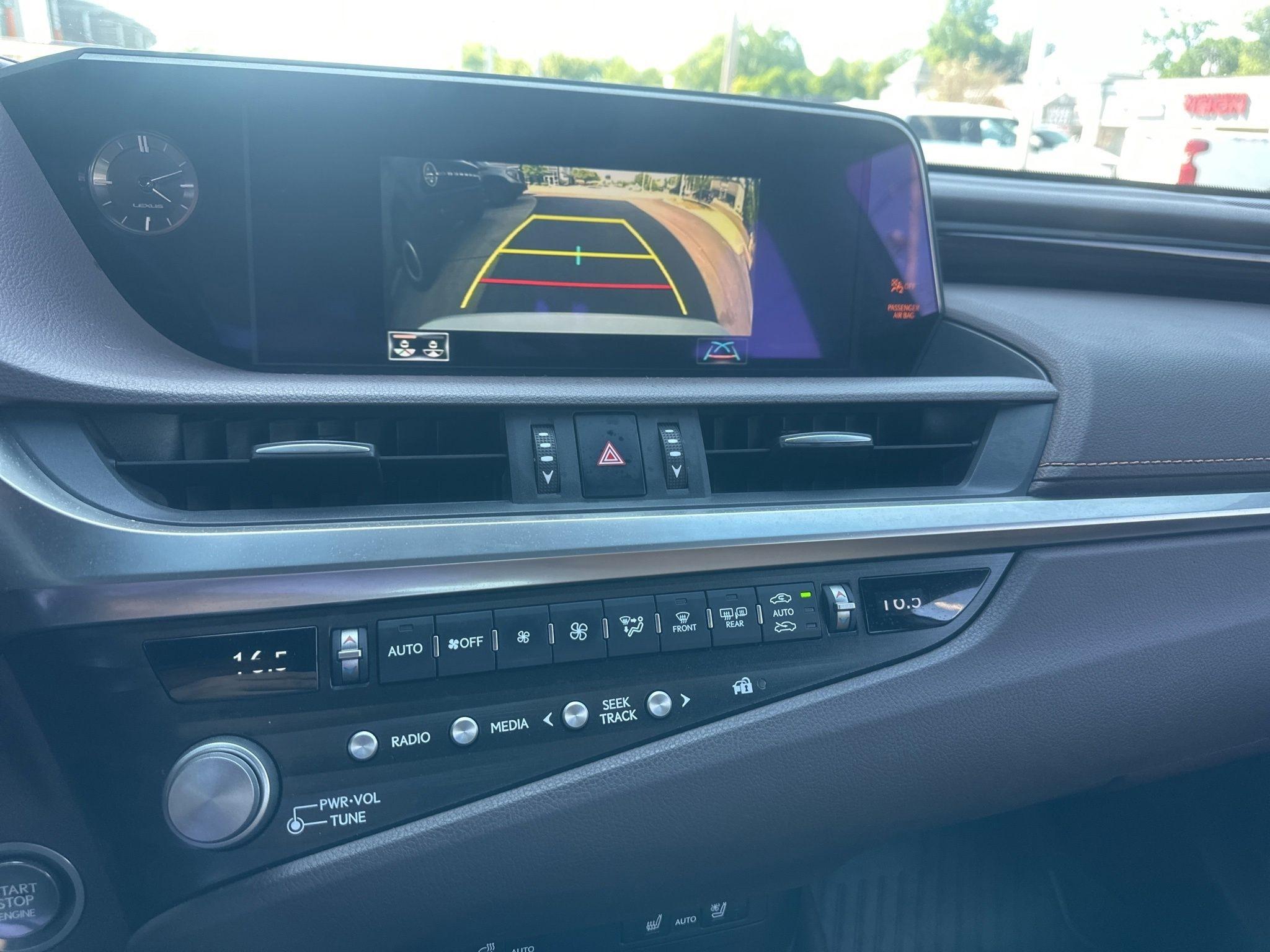 Lexus ES 250  2021