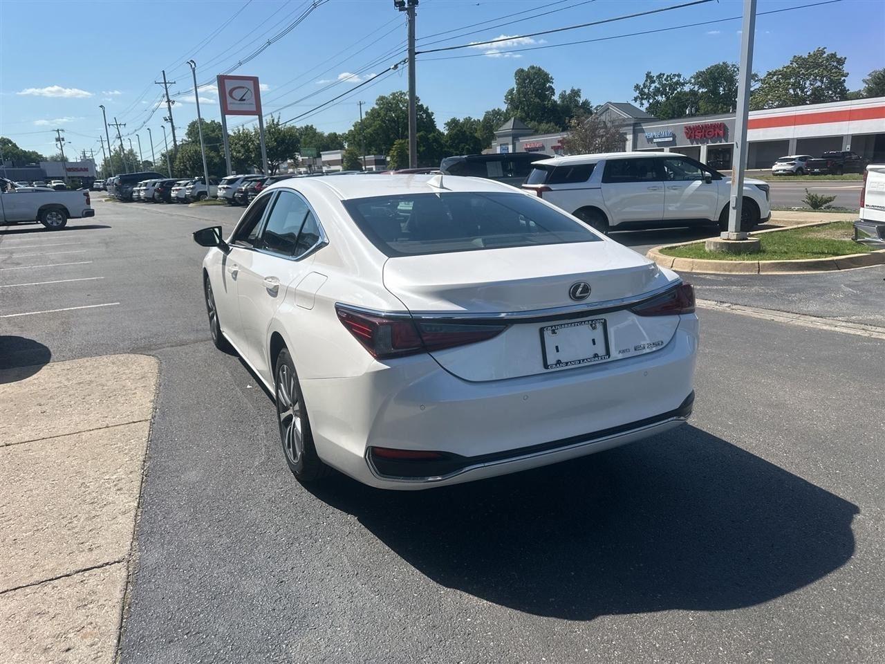 Lexus ES 250  2021