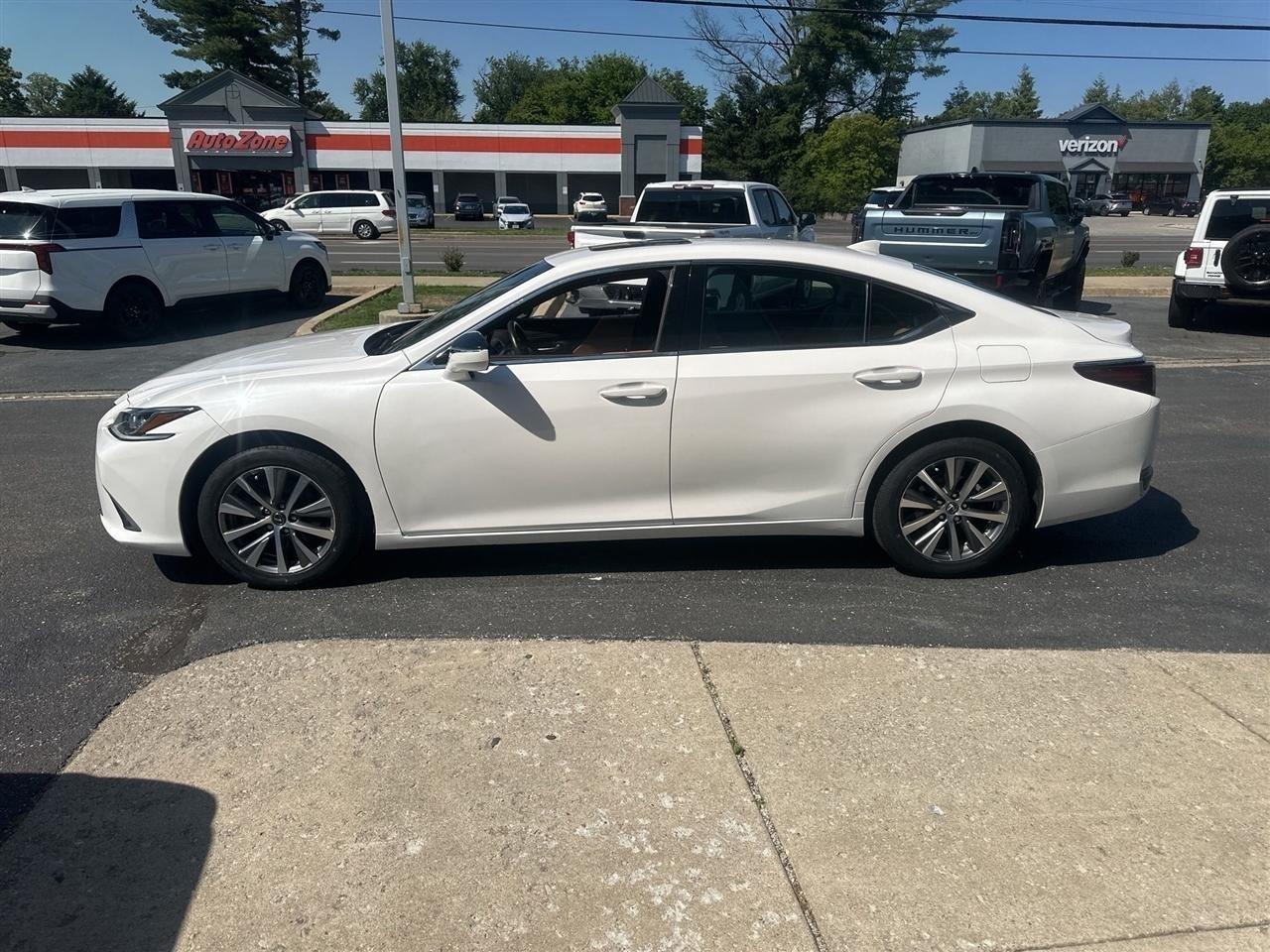 Lexus ES 250  2021